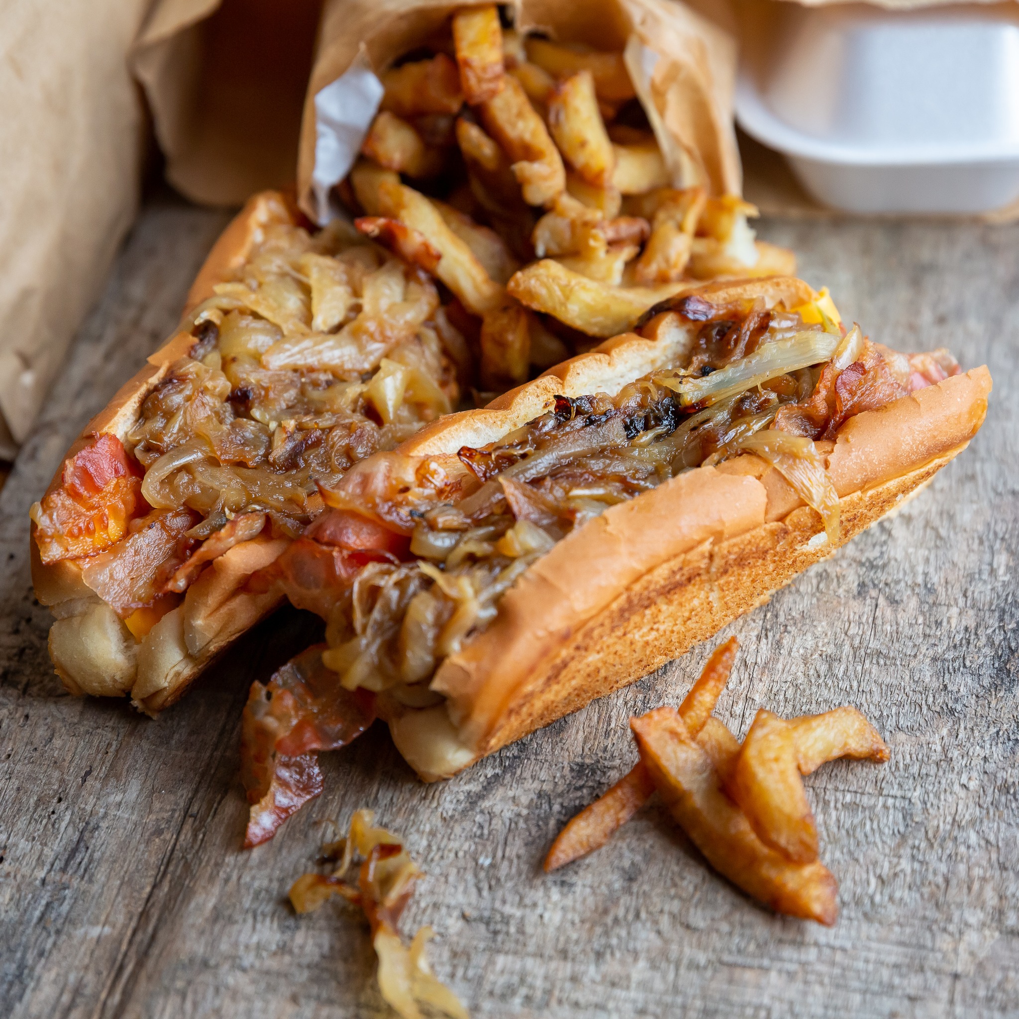 Resto - Connaissez-vous notre hot-dog vedette : le L’ASSOM ? 🌭🔥 L’avez ...