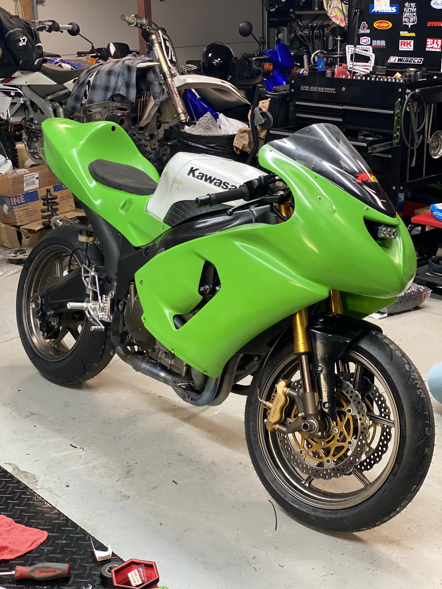 2005-2006 Kawasaki ZX6R 636 Amotopart Playboy Racing Customs 