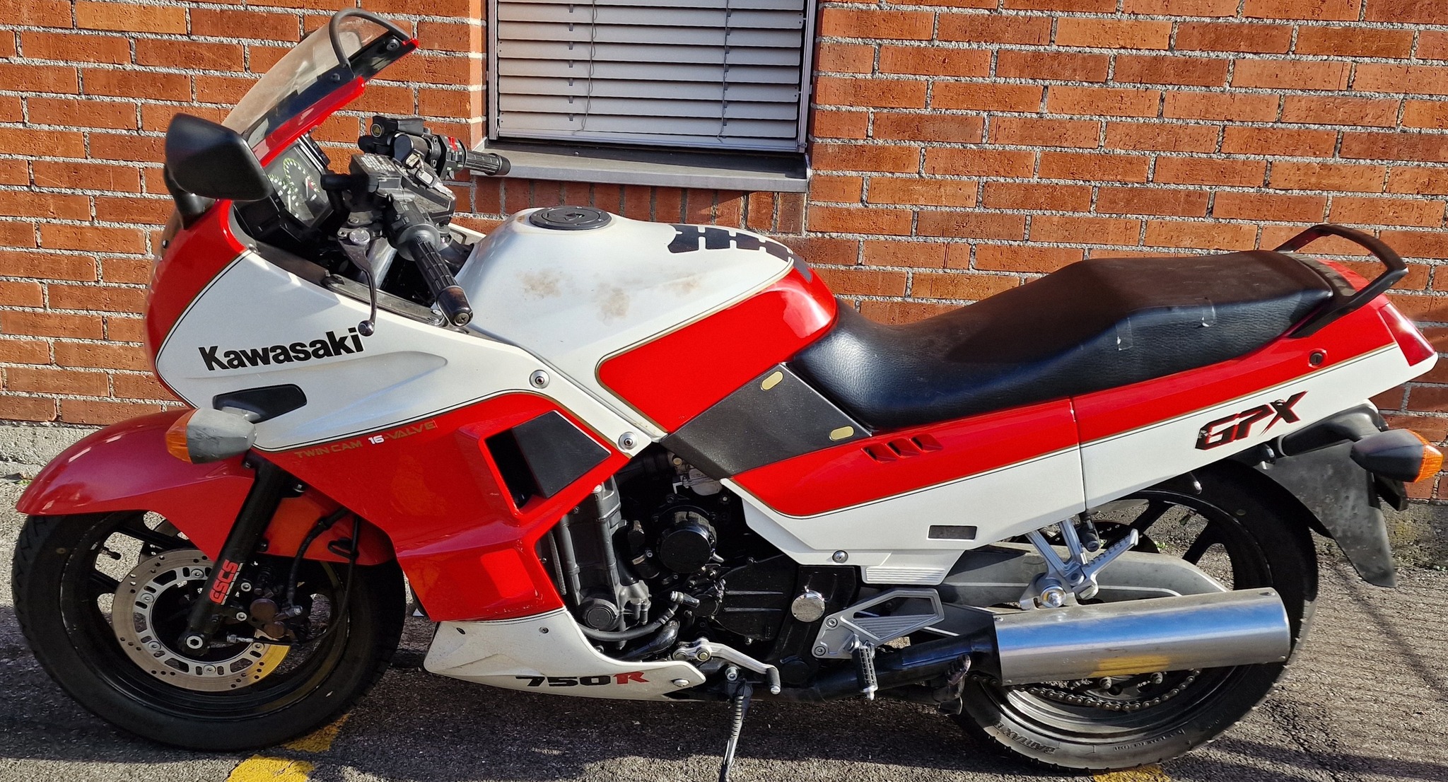 The 1986-87 Kawasaki GPX750R (Ninja 750R in the US) was powered by 
