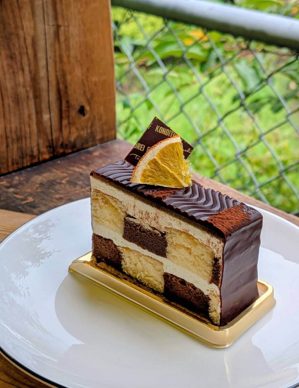 🍒ドイツのショートケーキは大きな一口でペロリ⁉😋「黒い森の
