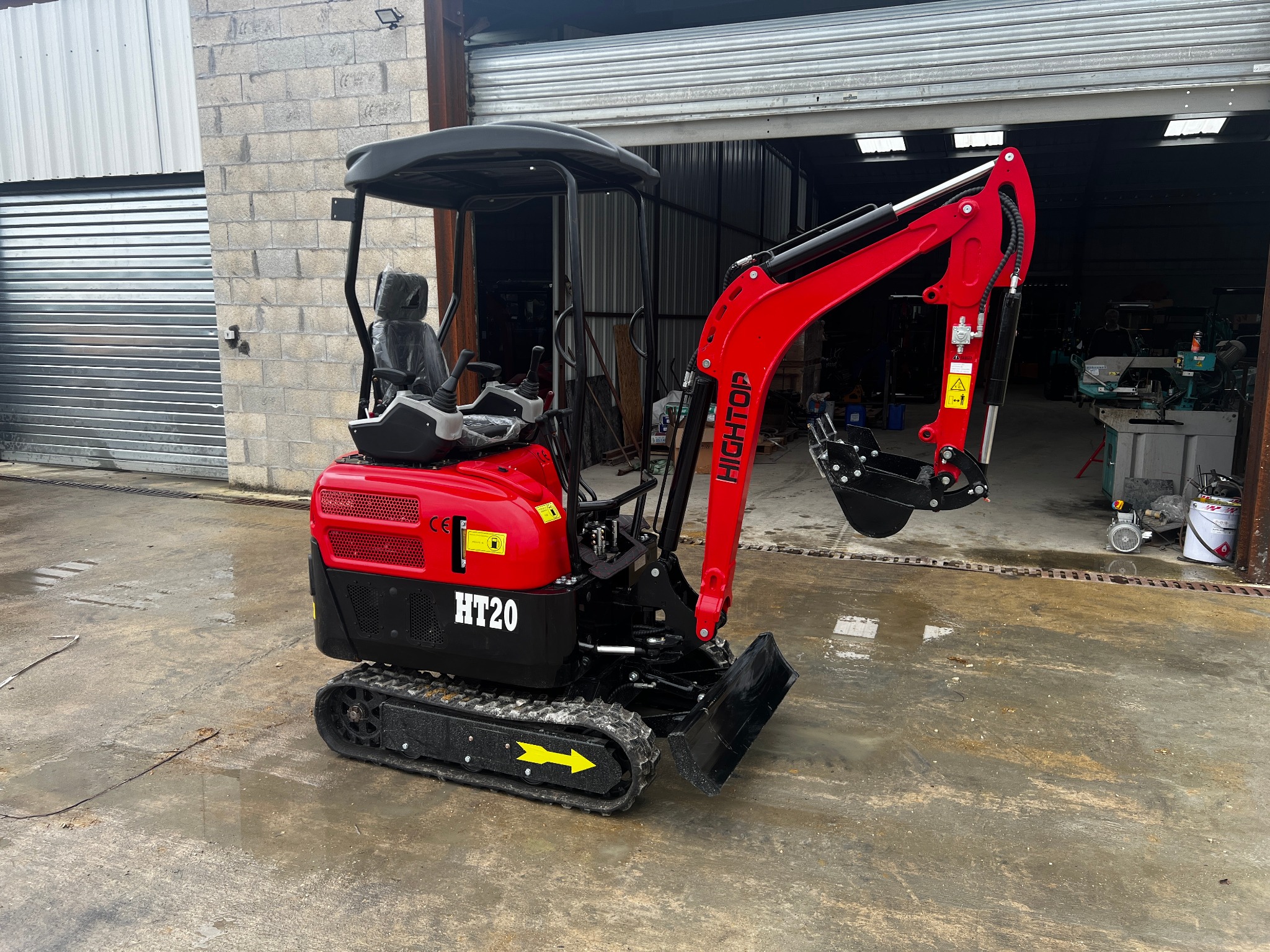 SAS HHO - 📣 Mini-pelle HT20 💶 Prix : 9 999 € TTC ️... | Facebook