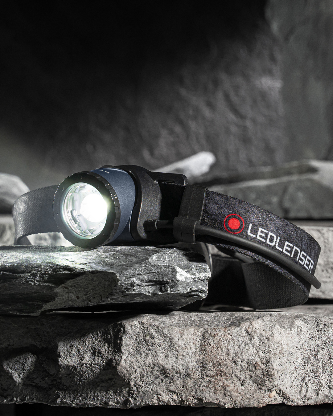アウトドア LEDLENSER H7R CORE ヘッドライト