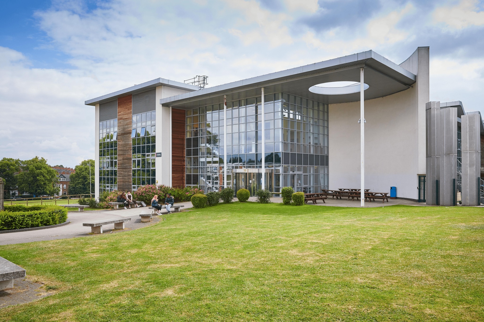 WQE College - WE ARE HIRING – We are currently looking for... | Facebook