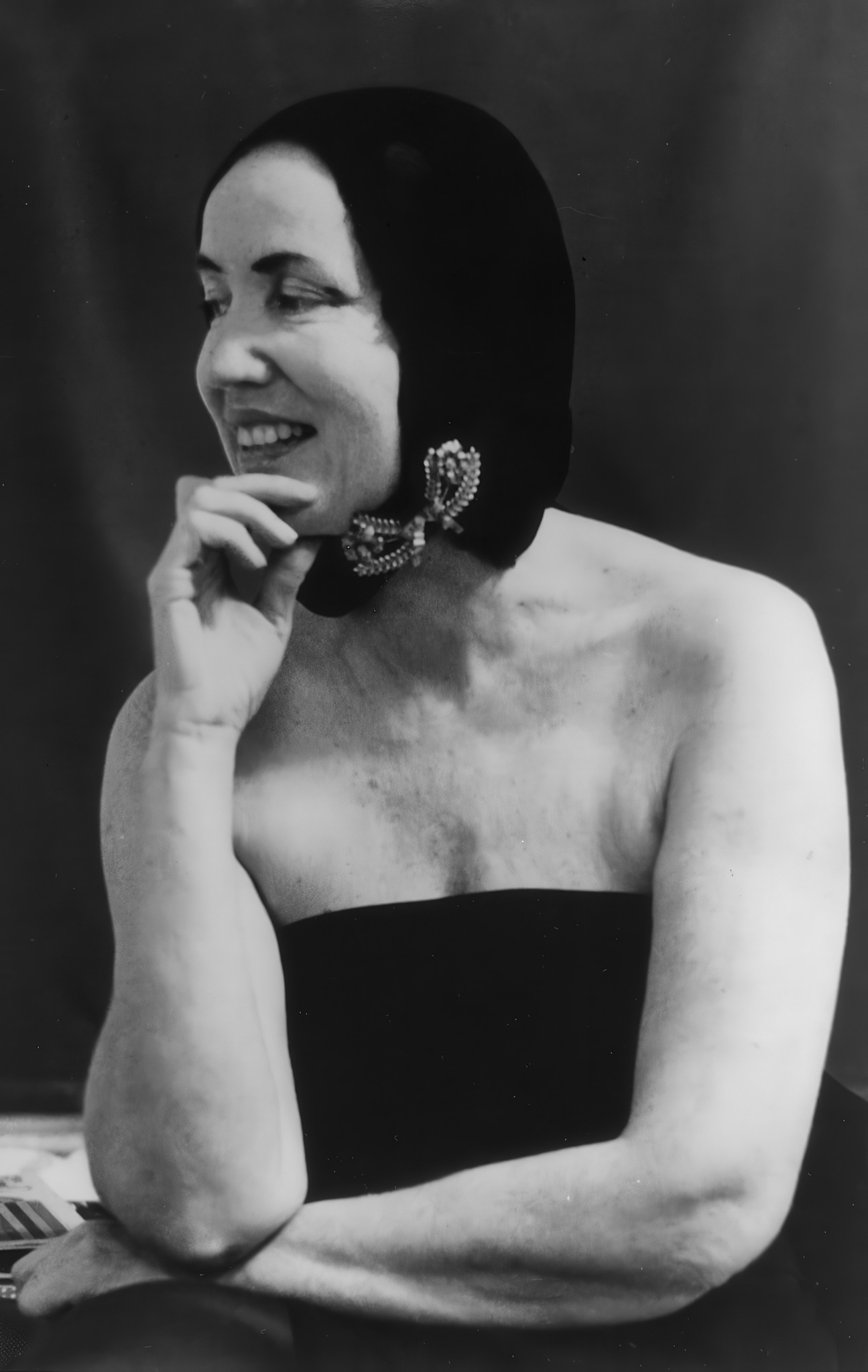 Staunch - Little Edie Beale in a photo used by the Maysles brothers to ...