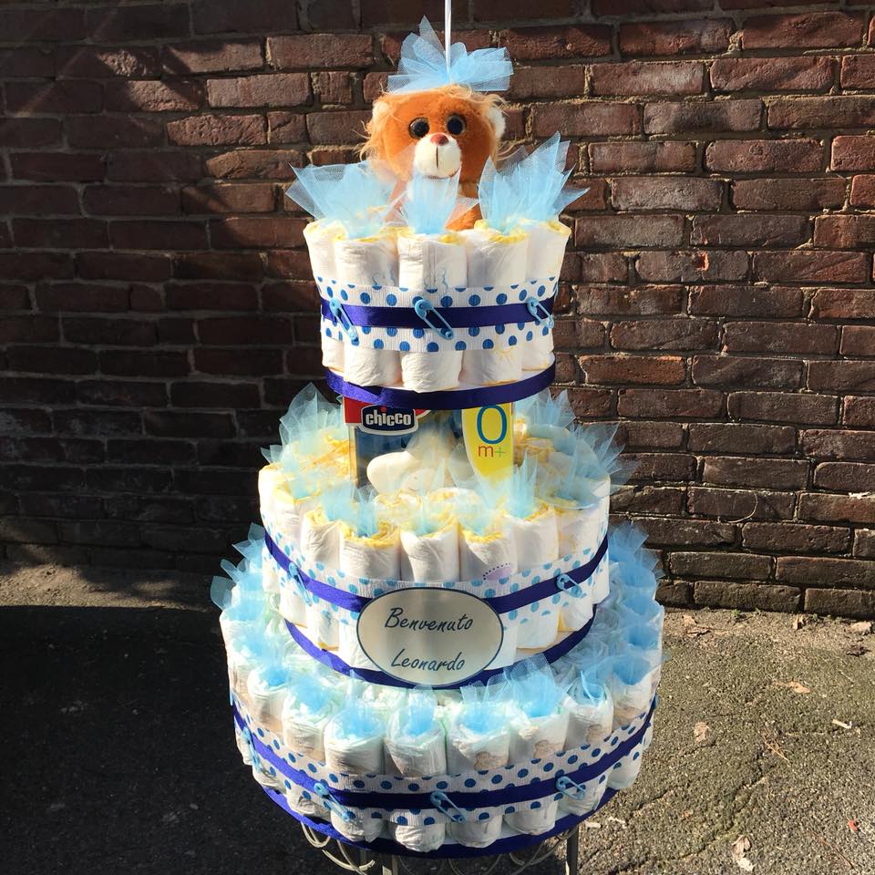 Torta Di Pannolini Per Nascita - 2 Piani, Taglia Albicocca (2-4 Kg), Decorata Con Fiori, Regalo Fatto A Mano