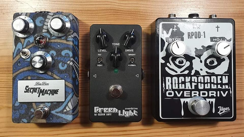 My very first Fuzz build. The circuit is based on the D*A*M