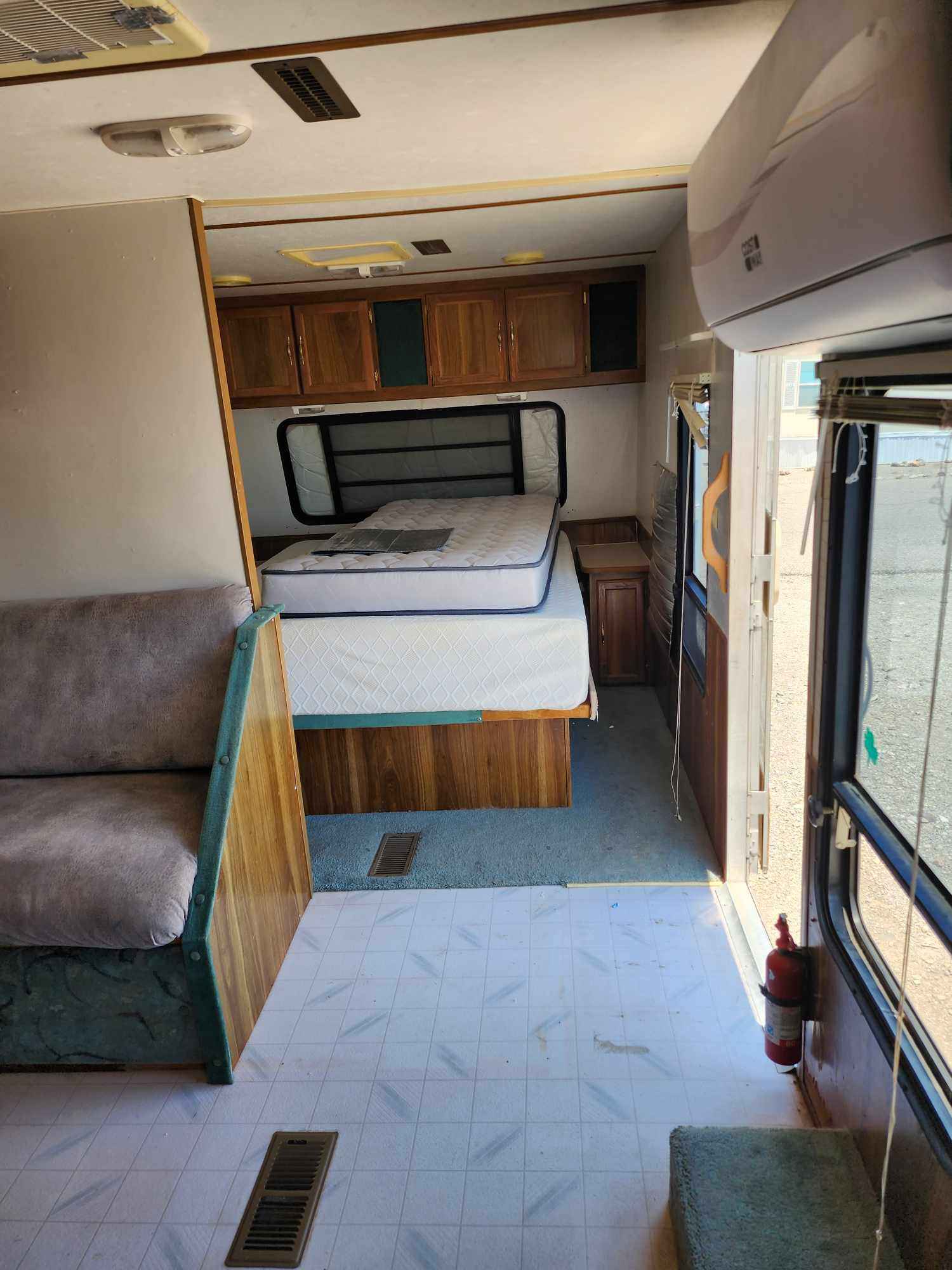 1996 Sandpiper RV Trailer Pull Behind 24
