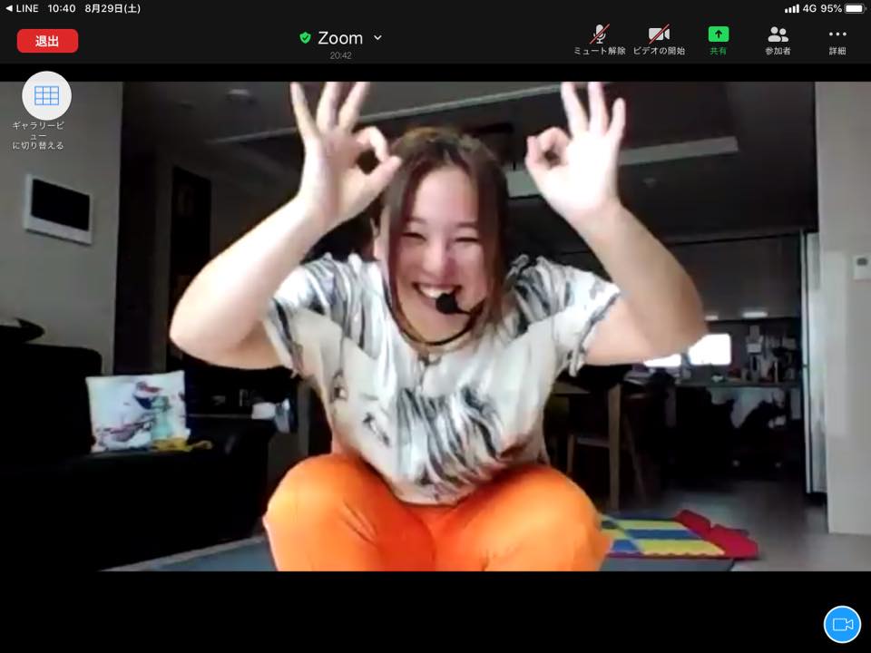 韓国と日本のコラボ 小野 愛歩さんのキュートなsmileでスタートしてます Marche De Online Facebook