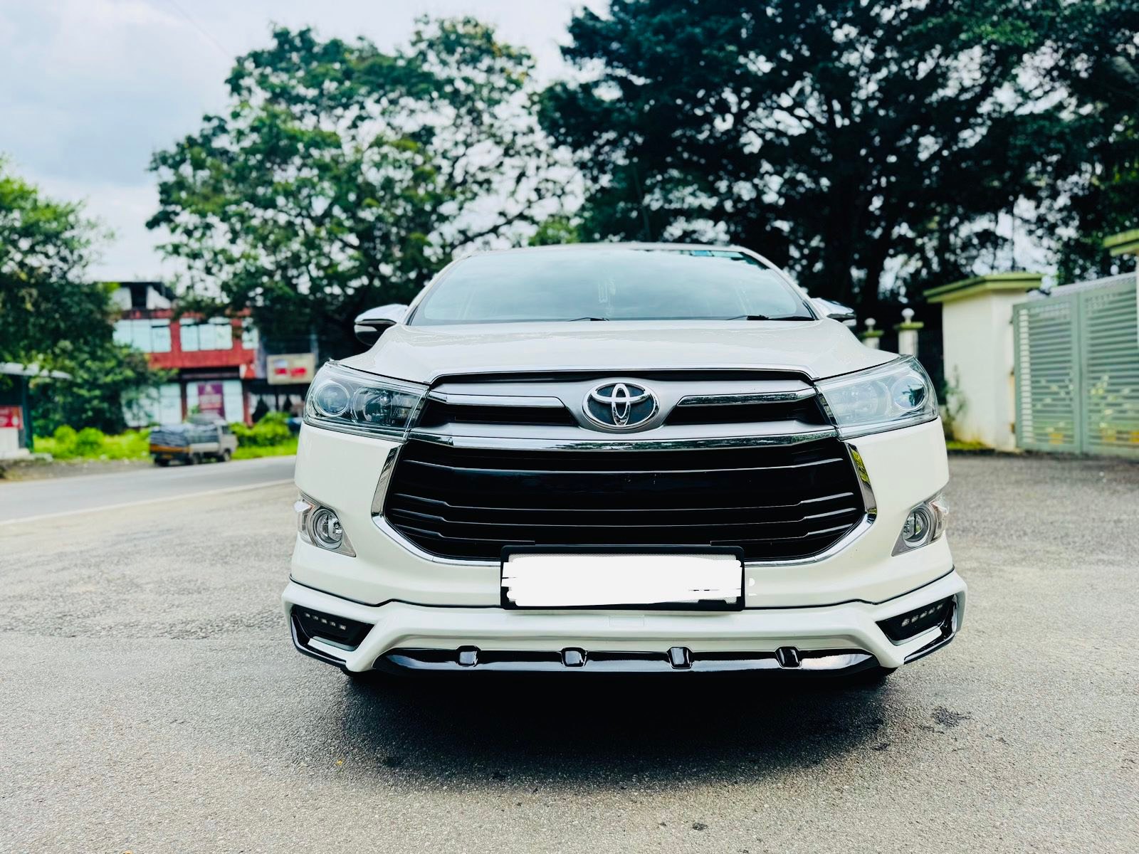 Used 2016 crysta 2.8 zx diesel for sale