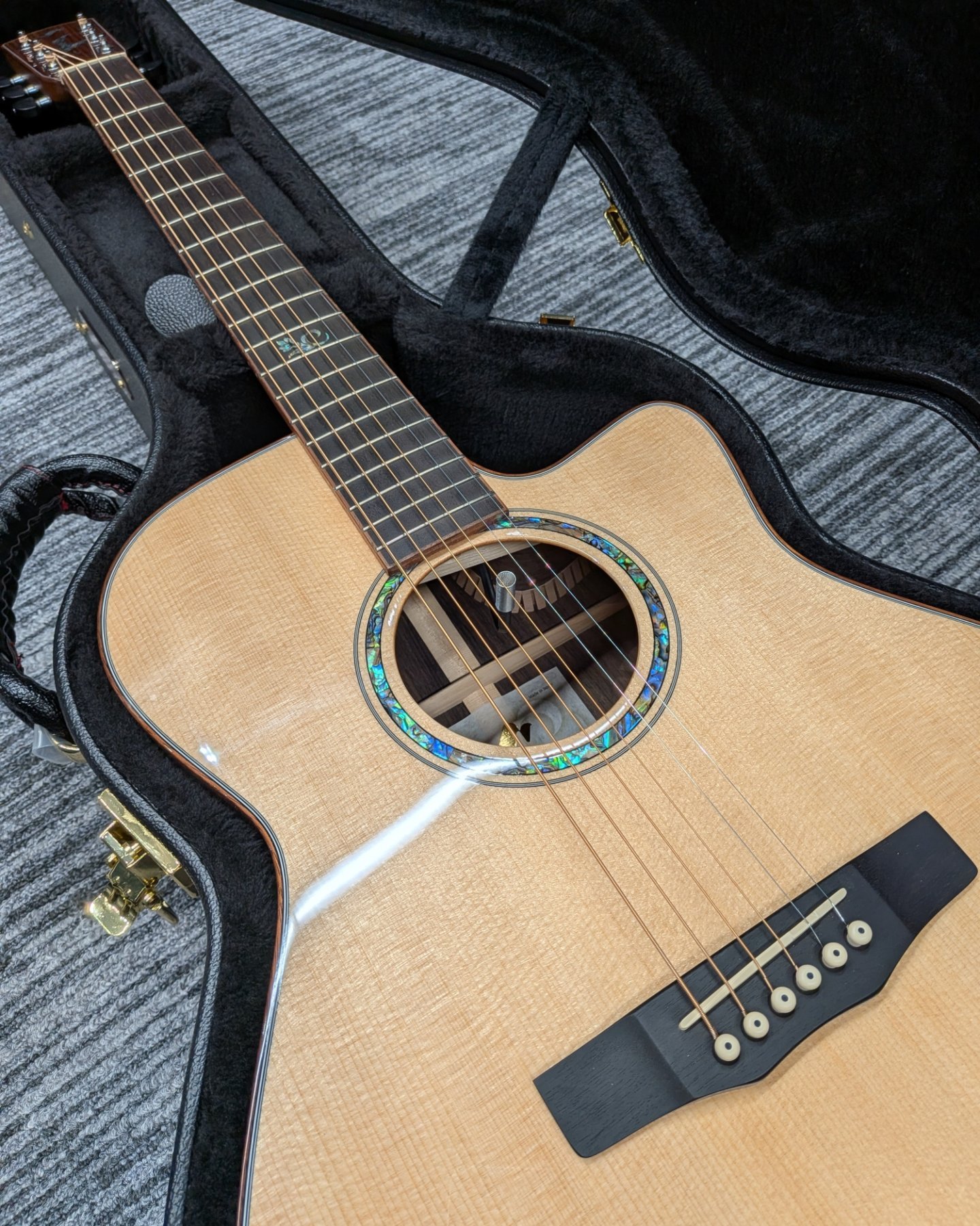 モーリス ギター Morris Guitars added a... - モーリス ギター Morris 