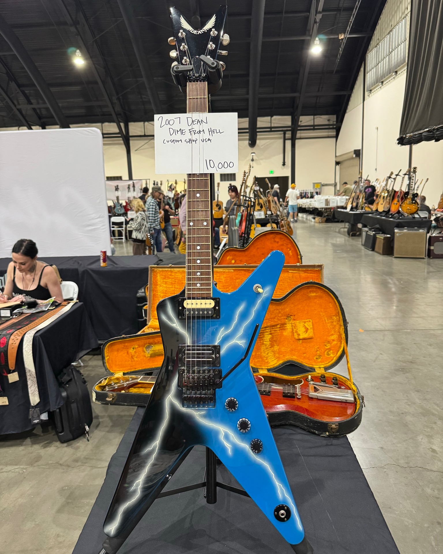 Spotted at the SoCal Guitar Show: yet another from Diablo Guitars 