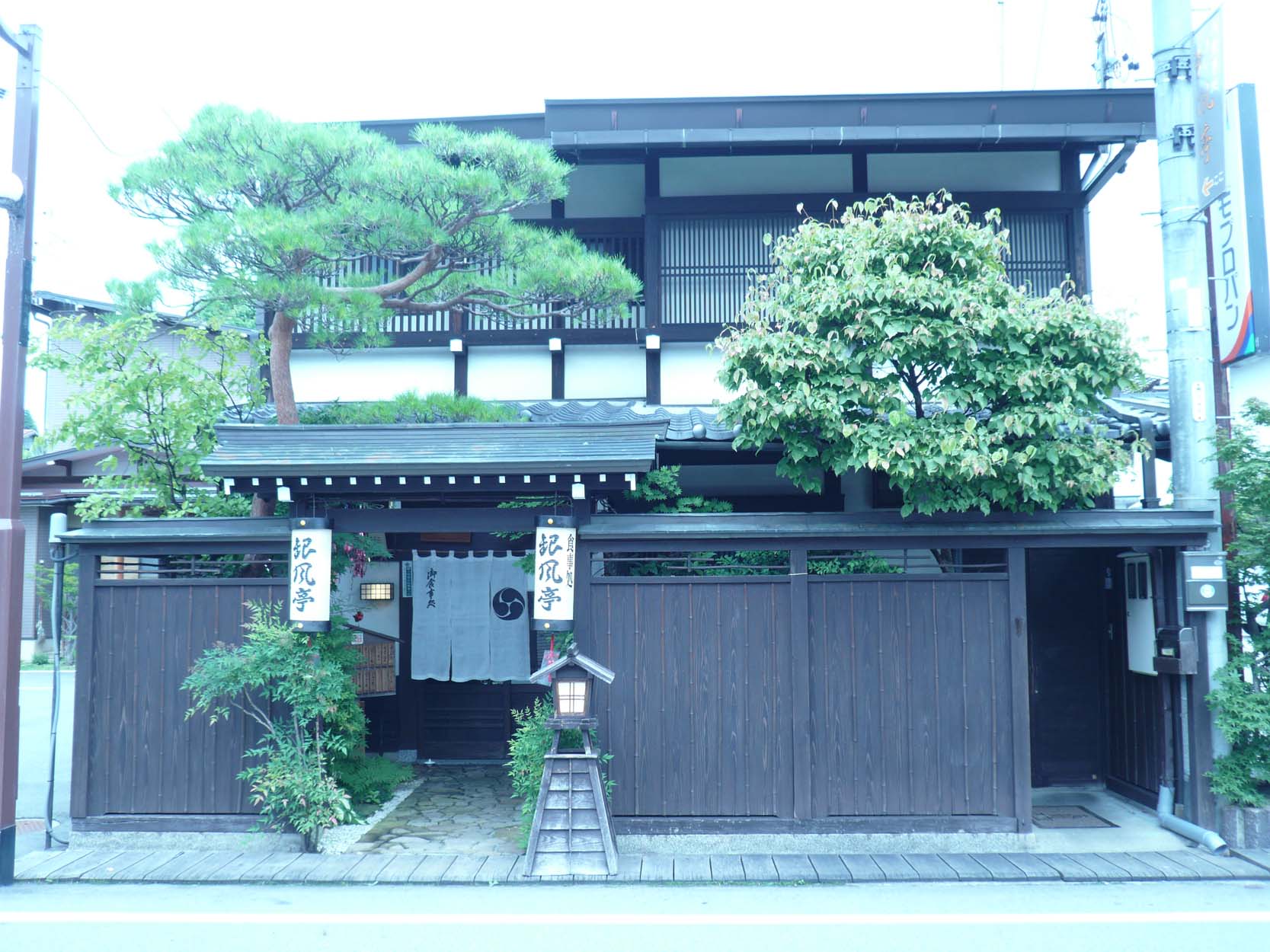 銀 風 亭