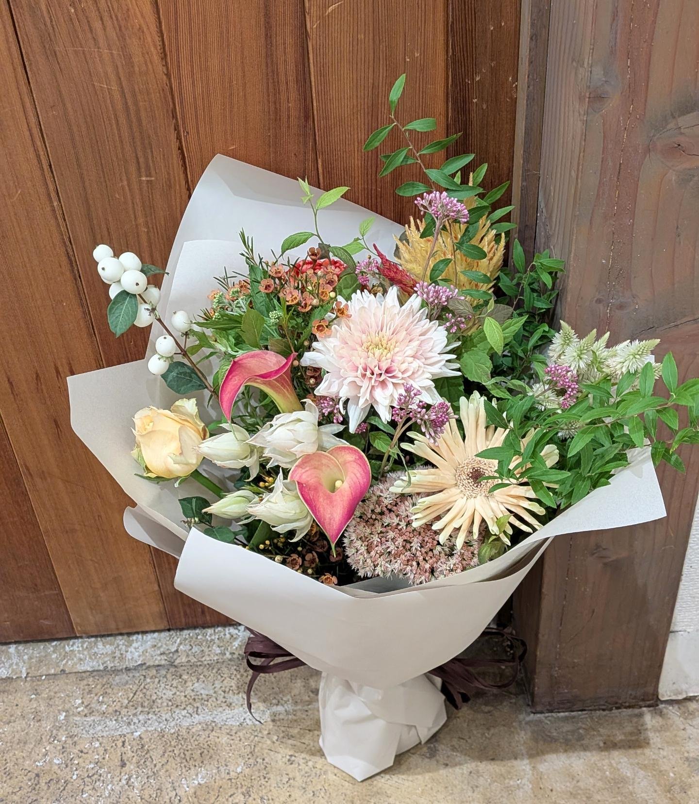 ミモザ箱 ミモザをつかって持ち運びしやすいプレゼントを、ということ