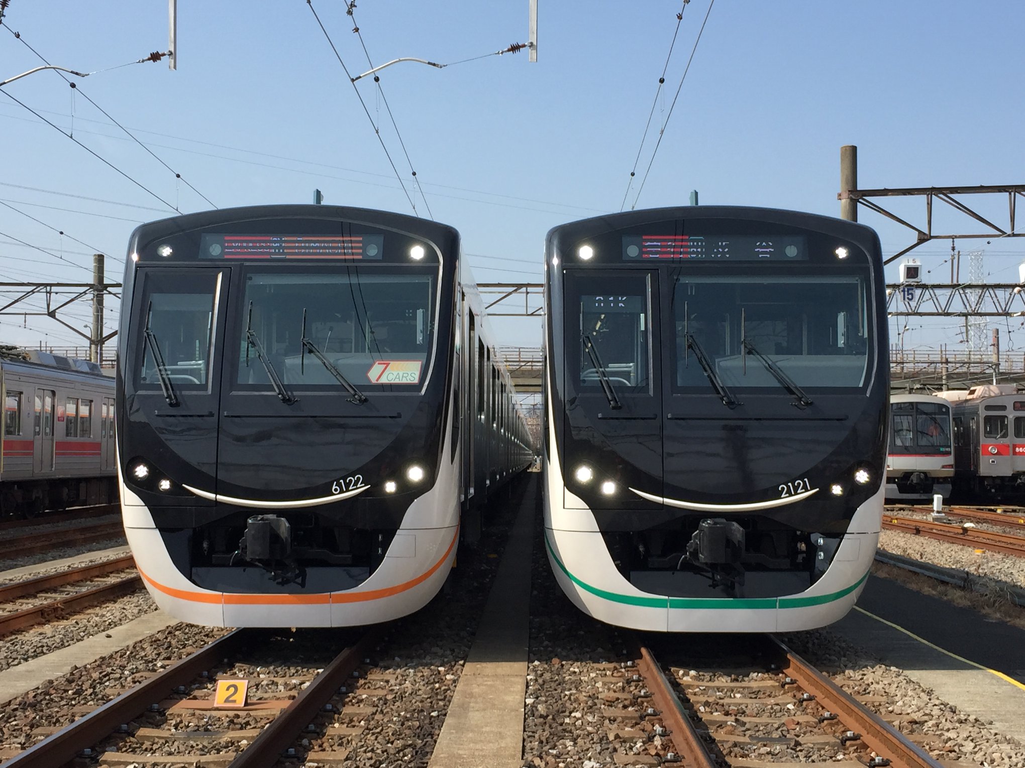新型車両2020系デビューに向けて中吊りポスター用の絵を描いて