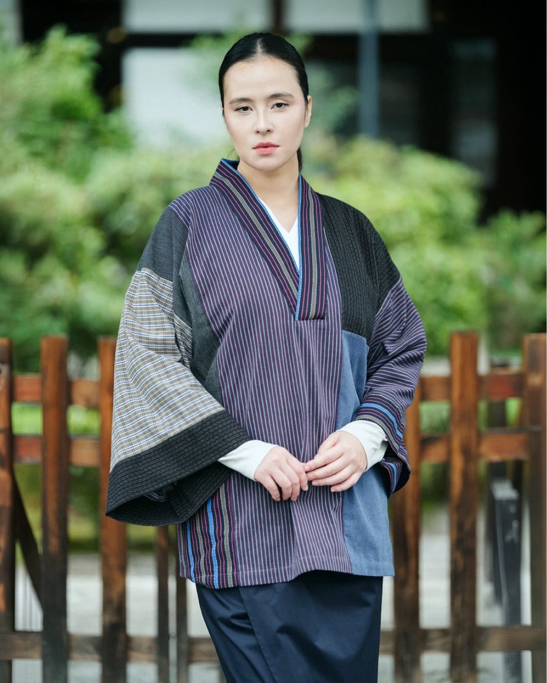 角袖が特徴の羽織もの『モスリン 角袖風靡 片身替わり』が新発売！紐を