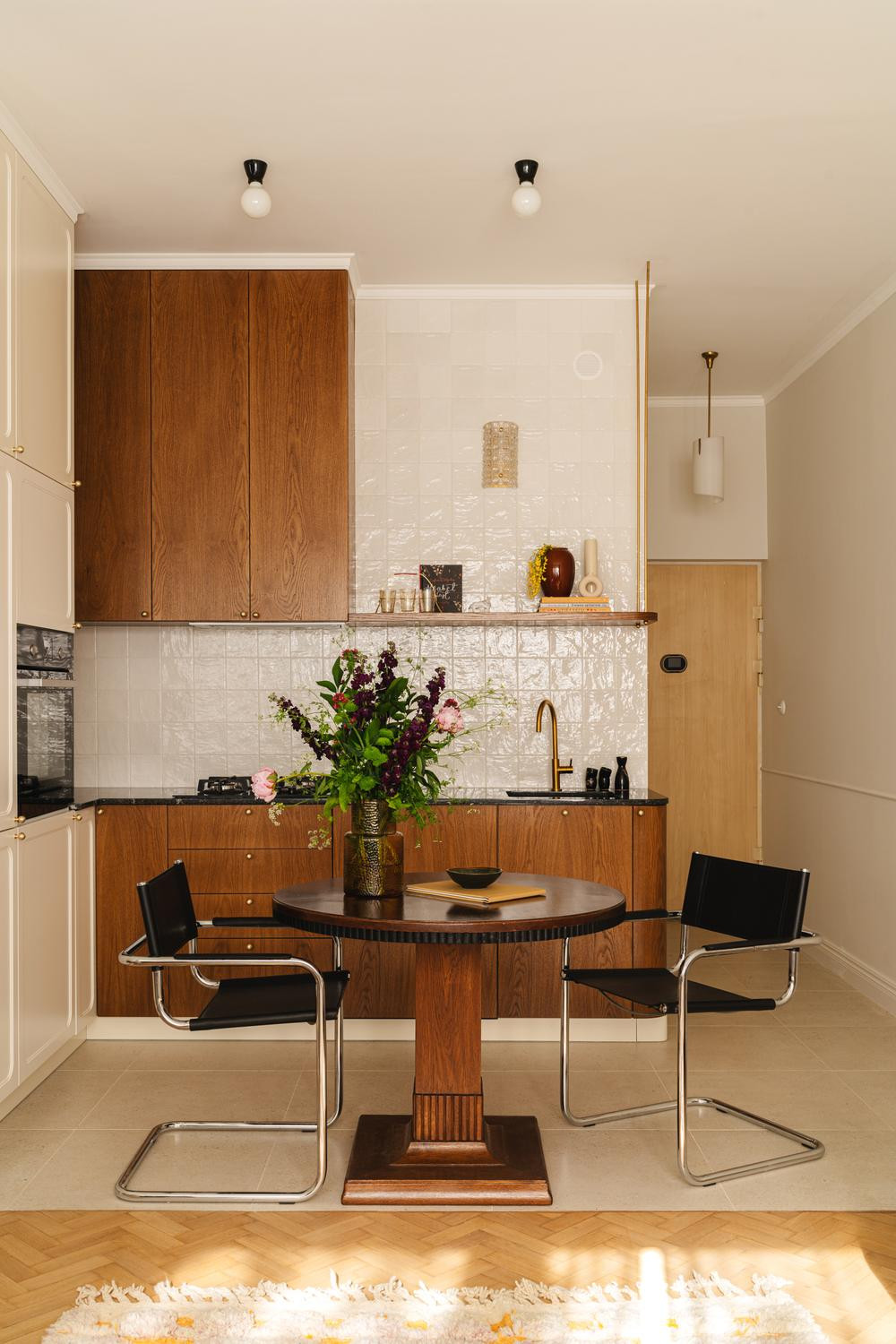 Mid-Century - Step into a charming 36m2 studio tucked away in a ...