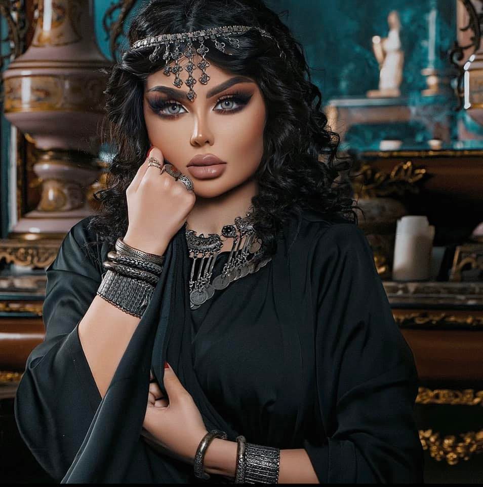 روح - غيداء من سحر الجنون قوامها مس الحكيم بناظريه فذابا عينان إن رقت ...