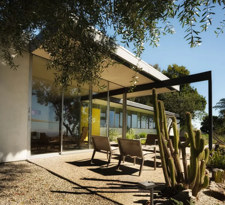 Richard Neutra’s modernist landmark... - Daniella On Design | Facebook
