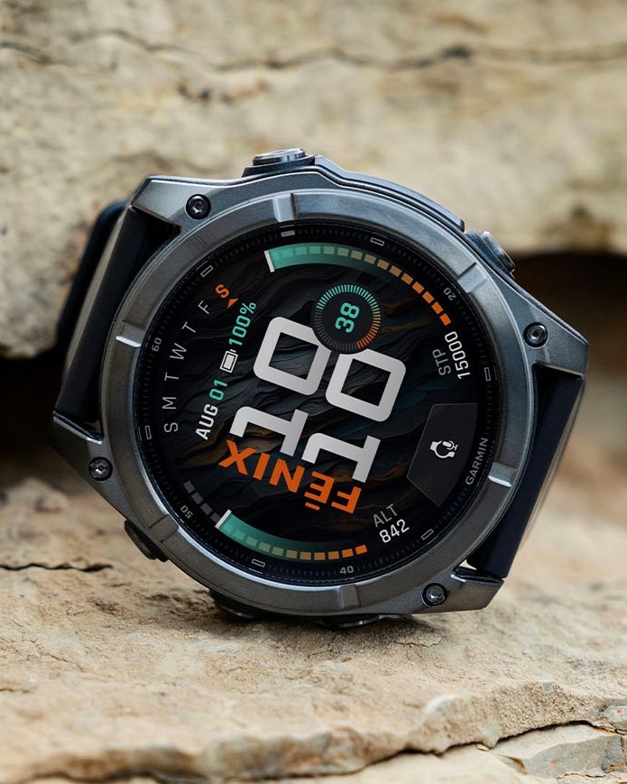 Up close and personal with fenix 9 Carbon Gray DLC Titanium with