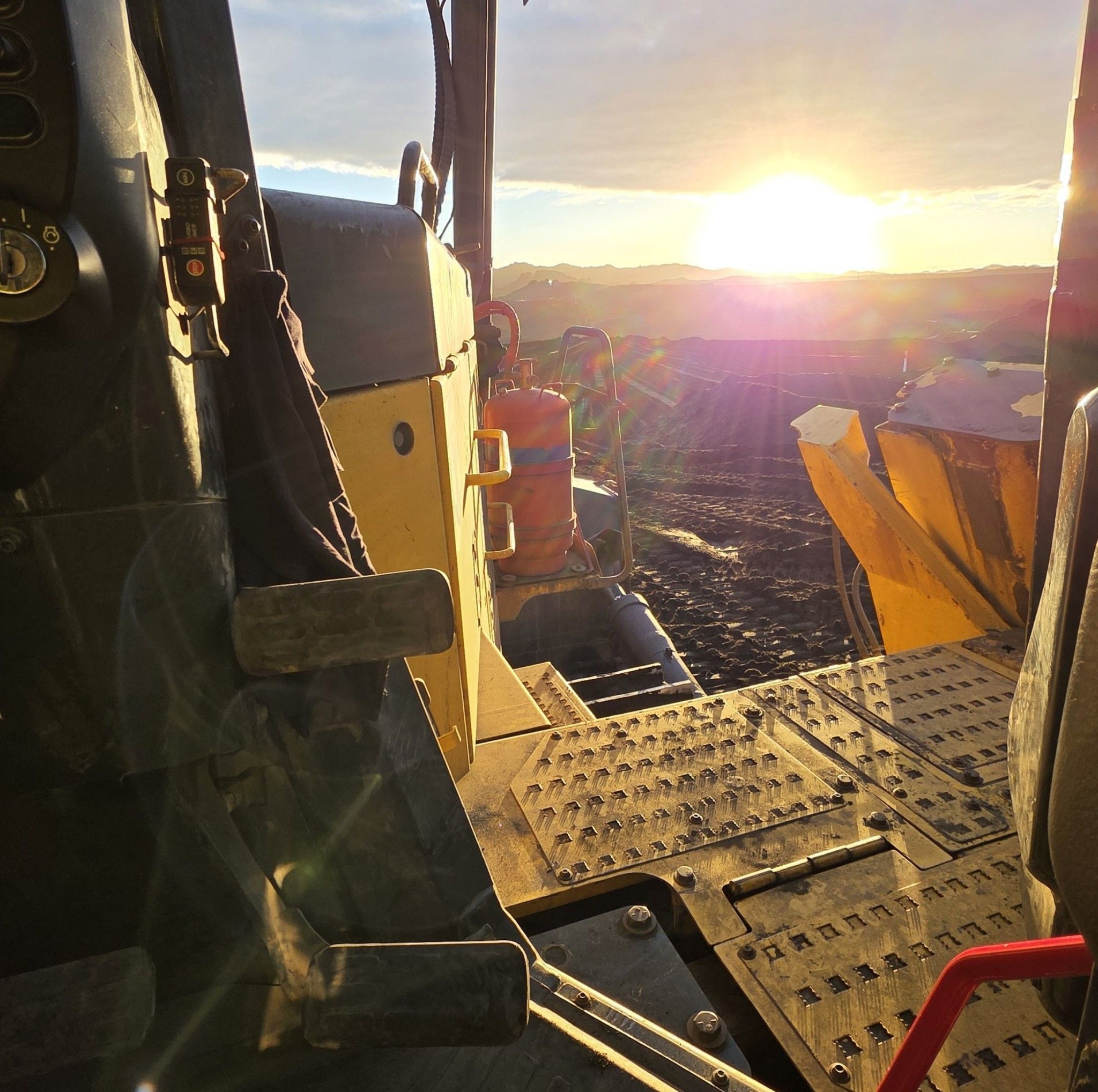 Fixing the exhaust muffler of Komatsu 475 Dozer | Rejie Bacara