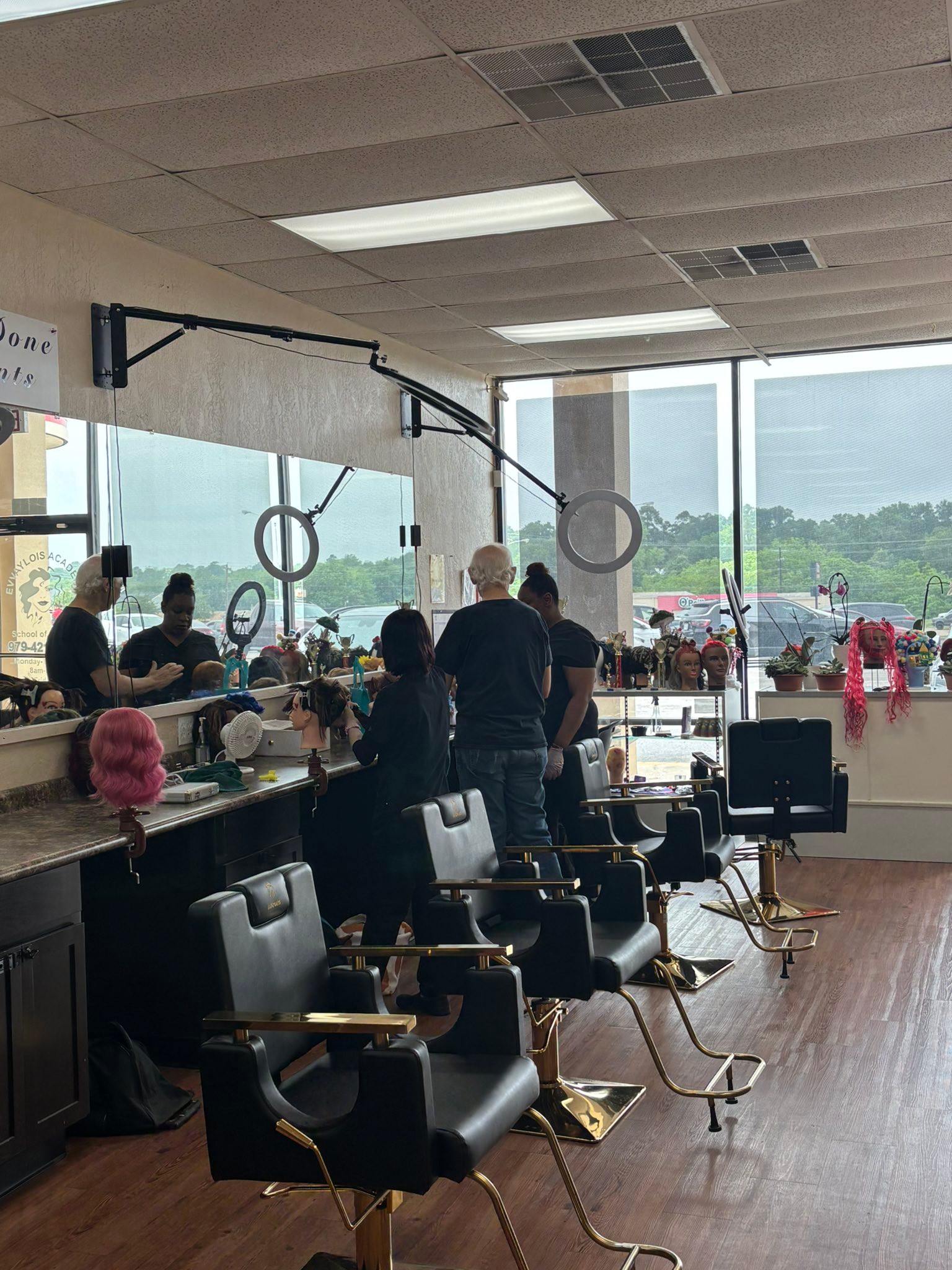 Evvaylois Academy School of Beauty | Brenham TX