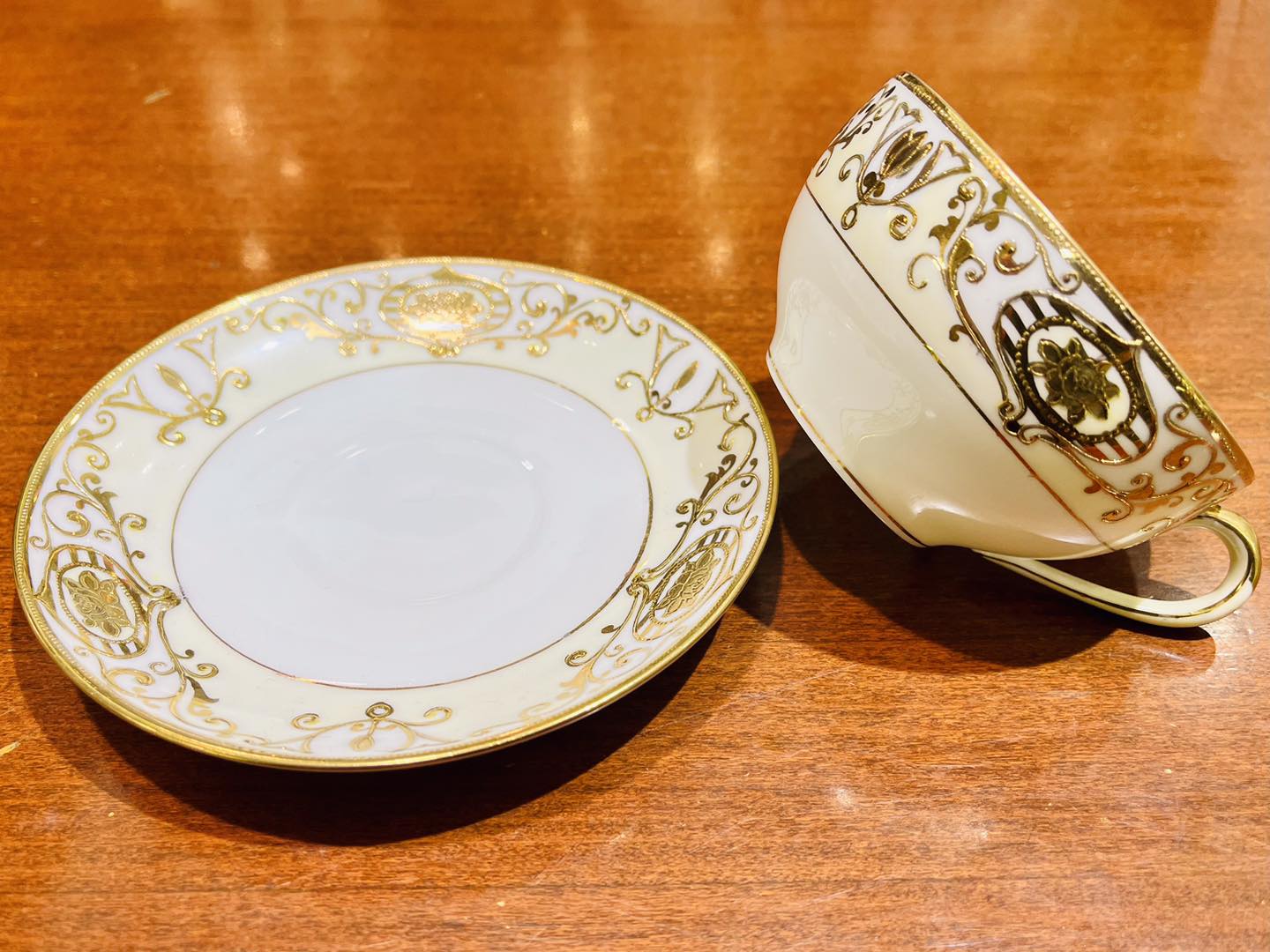 ノリタケで約100年近く続き、海外では「Christmas Ball」という名で