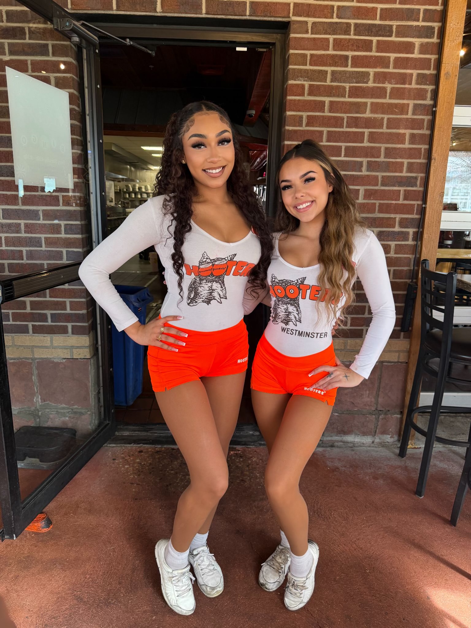Hooters - 🚨 20 YEARS OF MEMORIES… ALL IN ONE NIGHT 🚨 June 5th we
