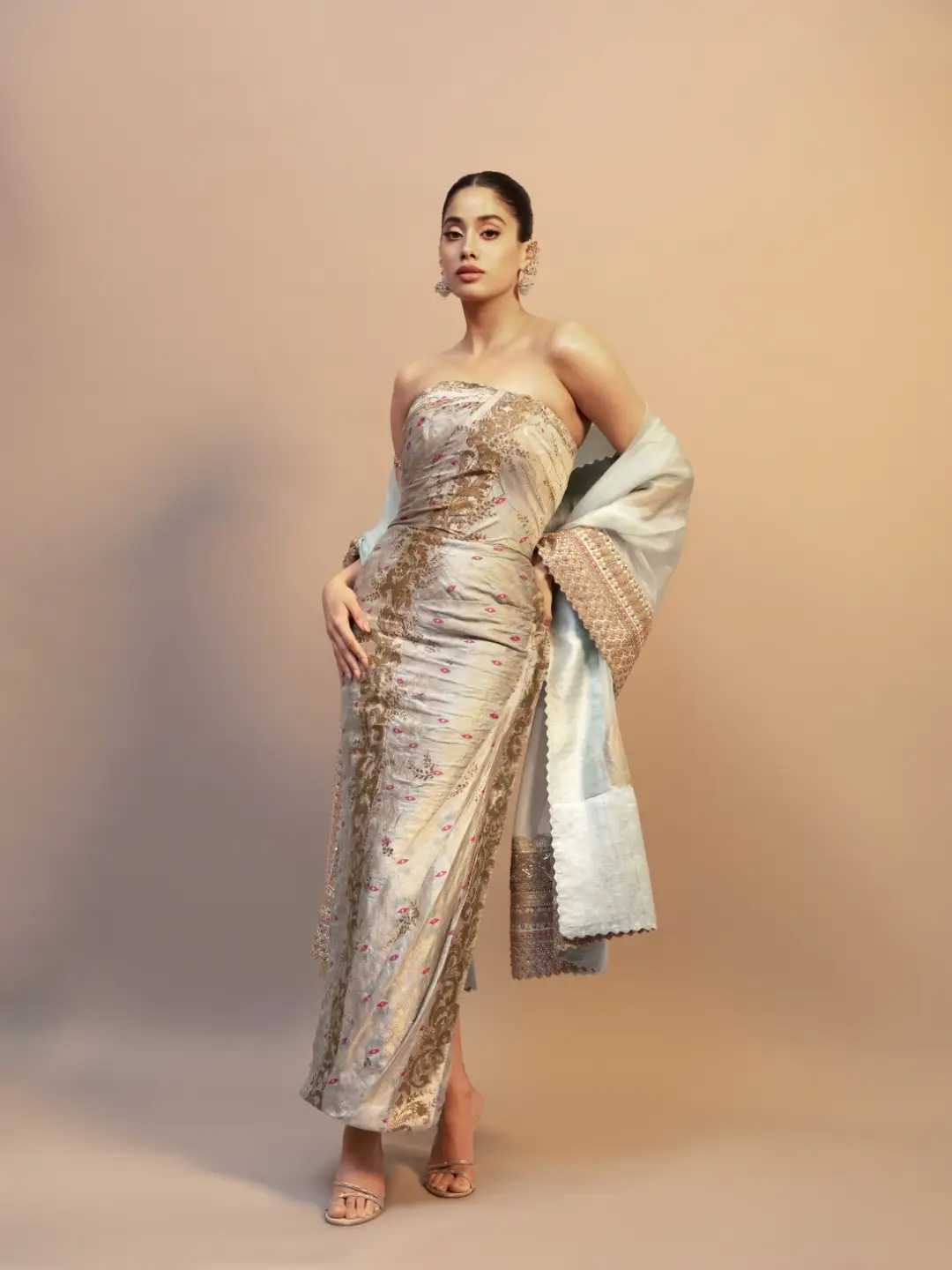 janhvi kapoor gold dress in an #AnamikaKhanna Featuring: Janhvi Kapoor #AnamikaKhannaCouture #AnamikaKhannaBridal mens dress shirts