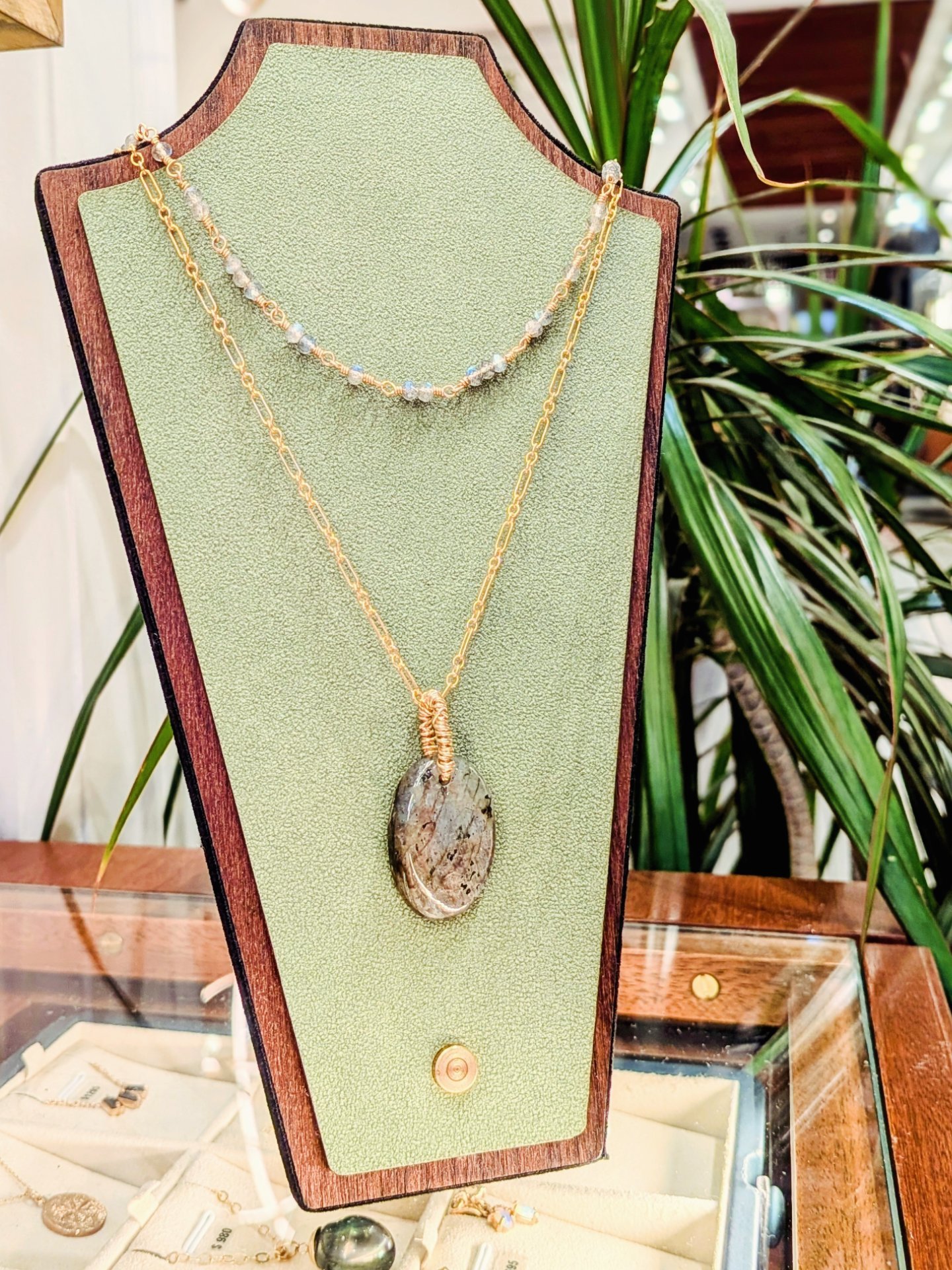 Let the gems do the talking.✨ This luscious labradorite layers 