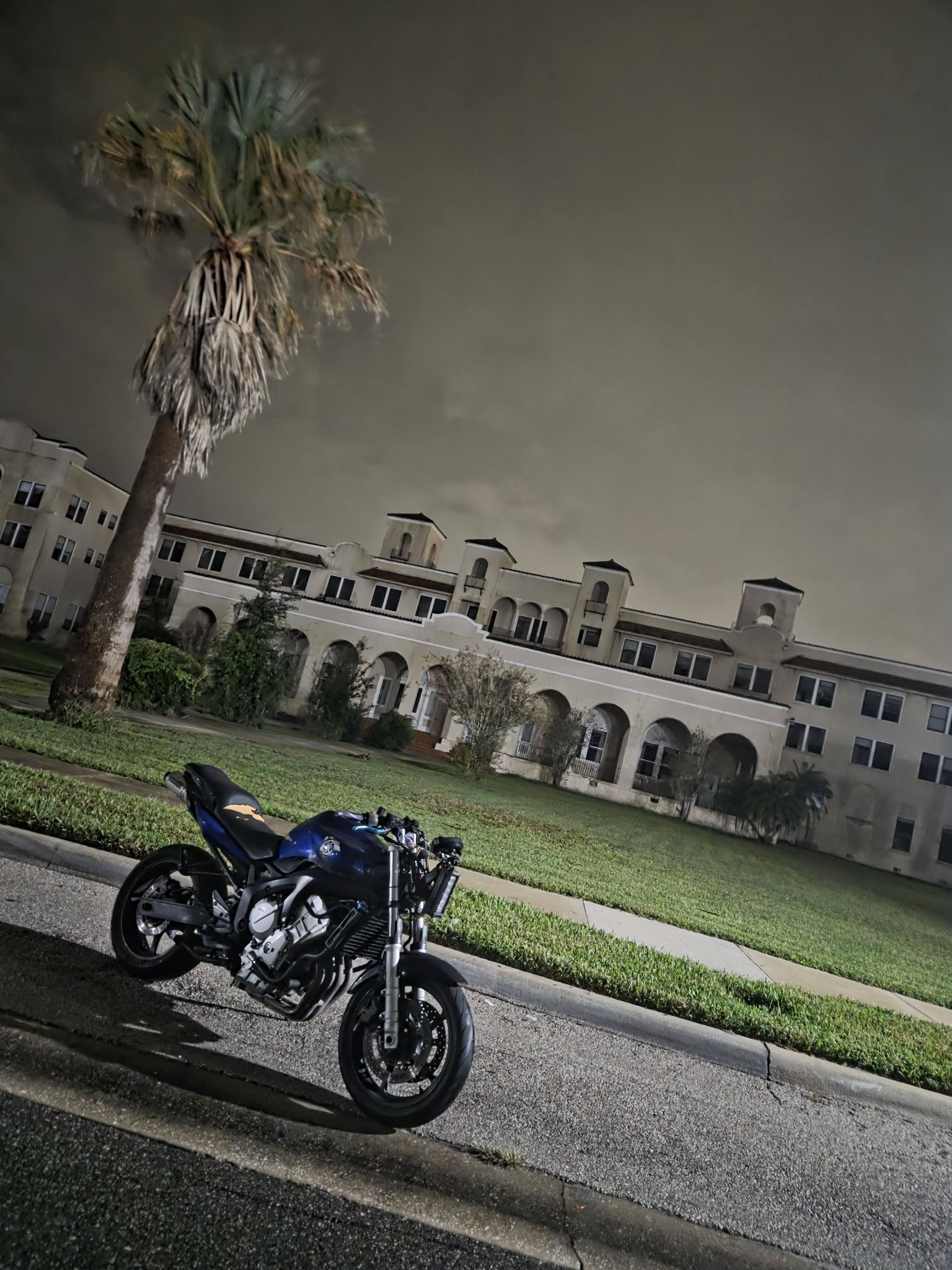 Stolen 2006 FZ6 motorcycle in Zephyrhills, FL - 73LLW license plate