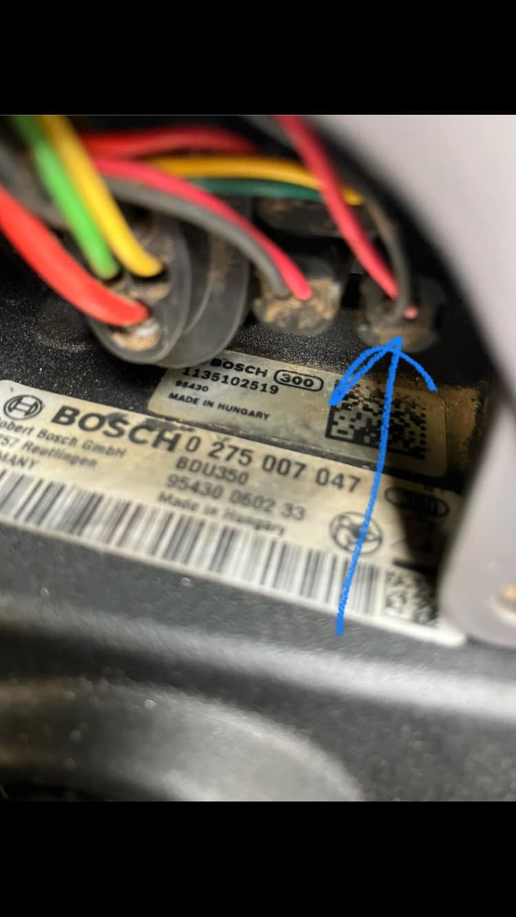 李 Anybody know where the diagnostic plug is on a gen 1. 2003 reg
