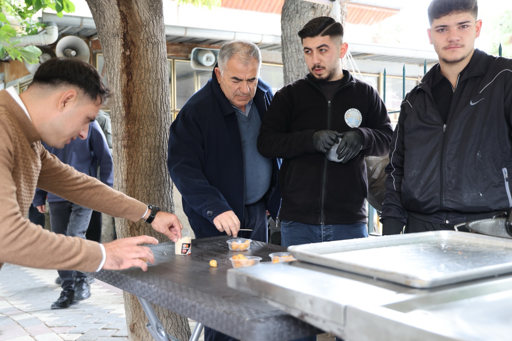 Afyonkarahisar Dinar'da 1995 Depremi Şehitleri İçin Lokma İkramı Düzenlendi - Detay Görsel 3