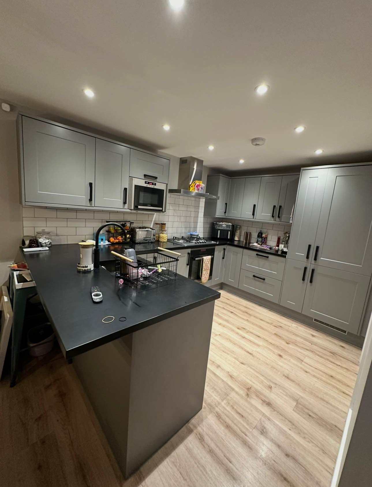 Howdens Kitchen including Appliances - Kitchen Islands - Sutton in ...