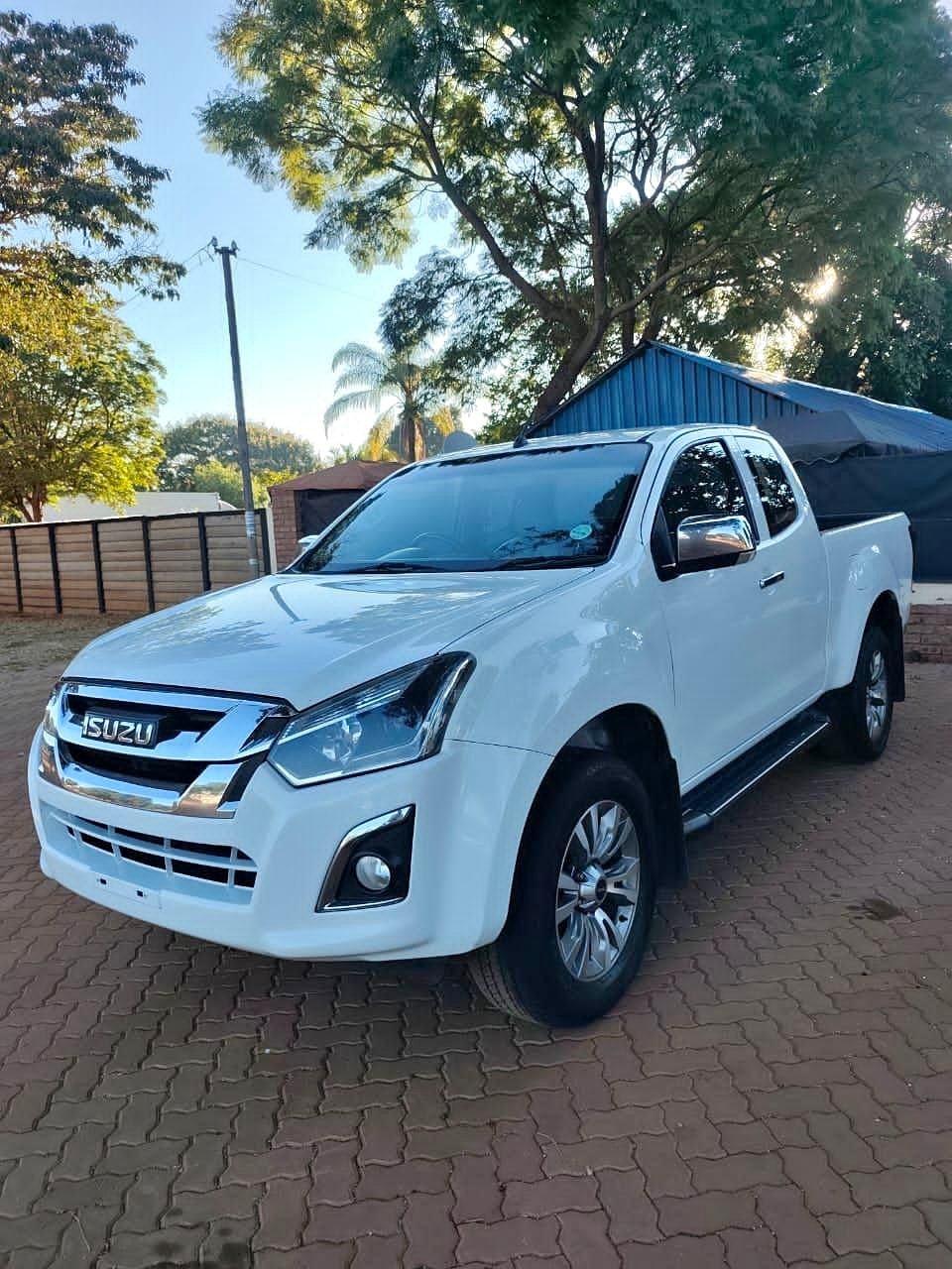 Isuzu KB300 LX(Automatic) 2017 - Cars & Trucks - Harare, Zimbabwe ...