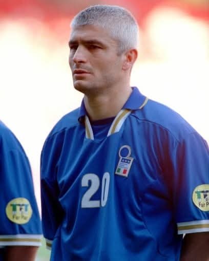 Happy Birthday to the italian former striker FABRIZIO RAVANELLI