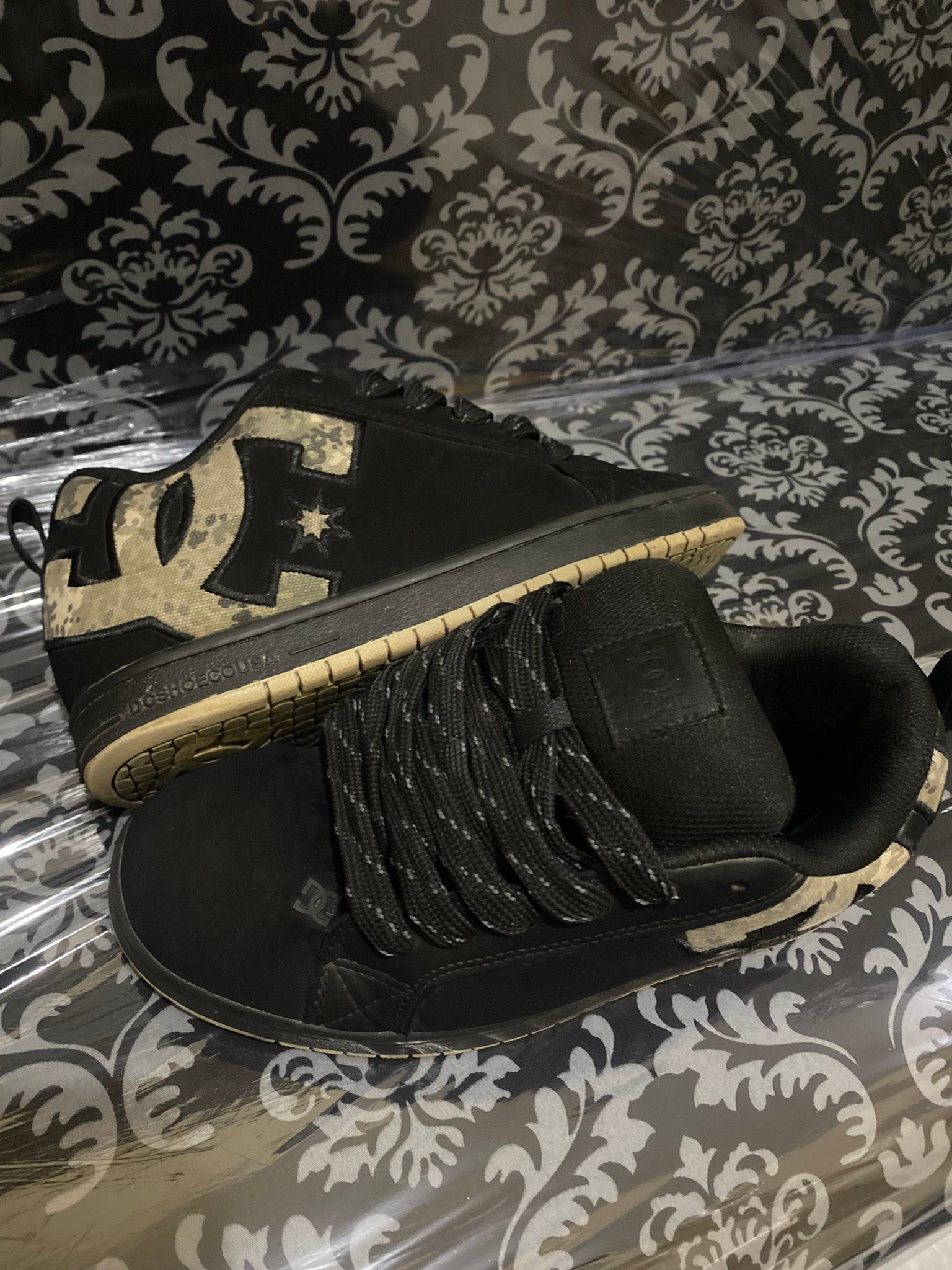 Bnew dc court graffik w/ box and tags (JAPAN RELEASE) Sz 8.5 4800 