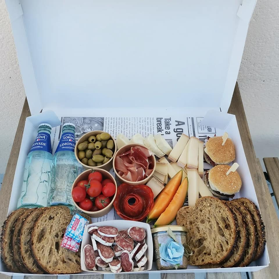 FoodBox - FoodBox added a new photo — in Luzarches, France.