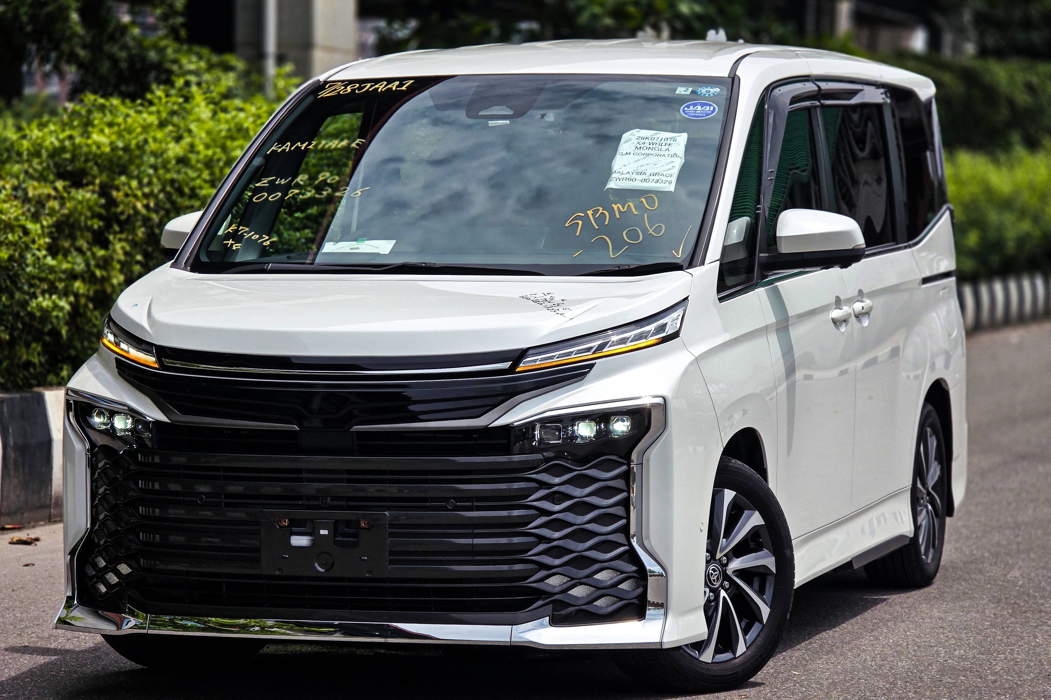 💥 AVAILABLE NOW💥 2023 Toyota Voxy Hybrid S-Z Colour: Pearl White
