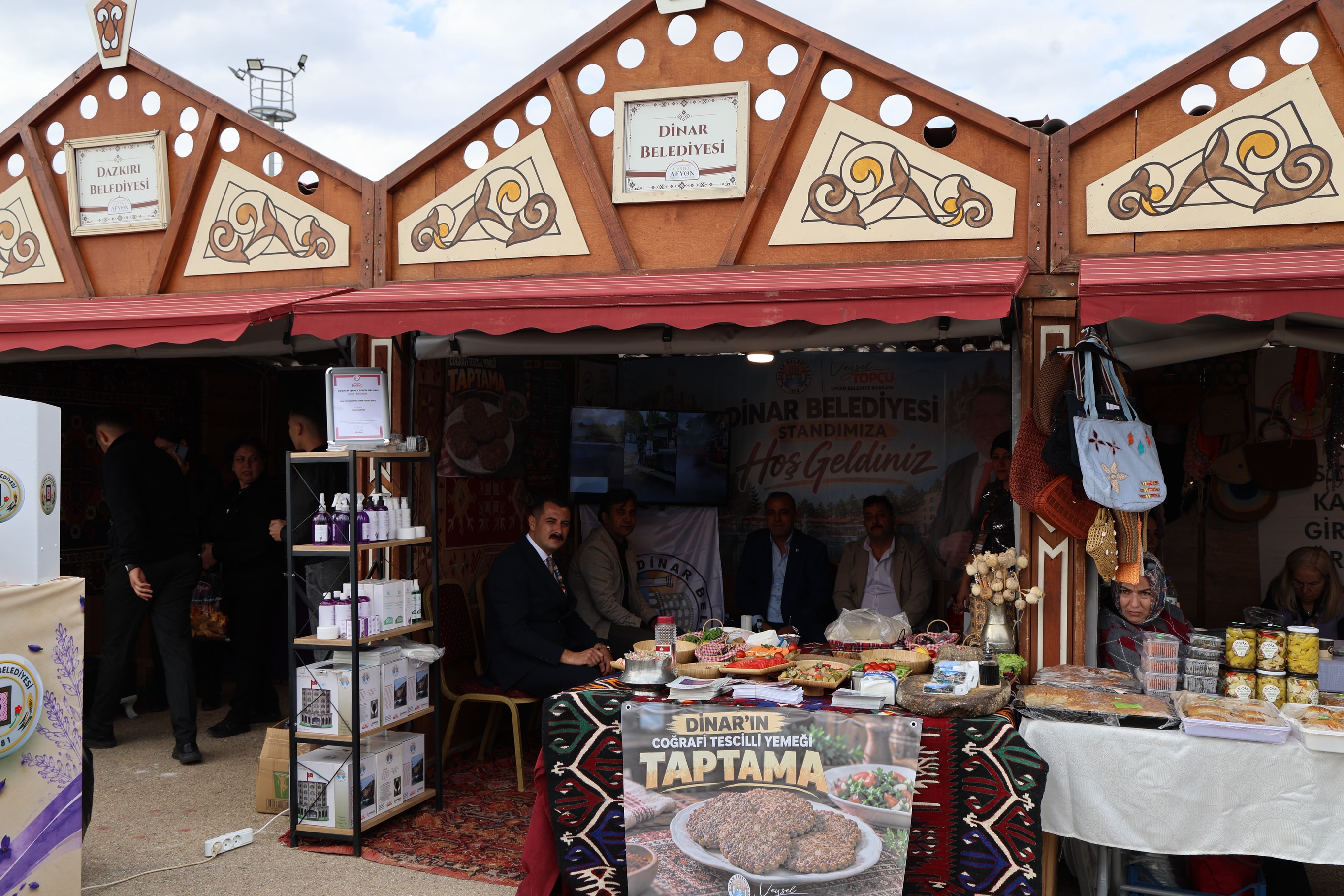 Dinar Belediyesi 8. Uluslararası Gastro Afyon Festivali’nde Taptama Köftesini Tanıttı - Detay Görsel 4