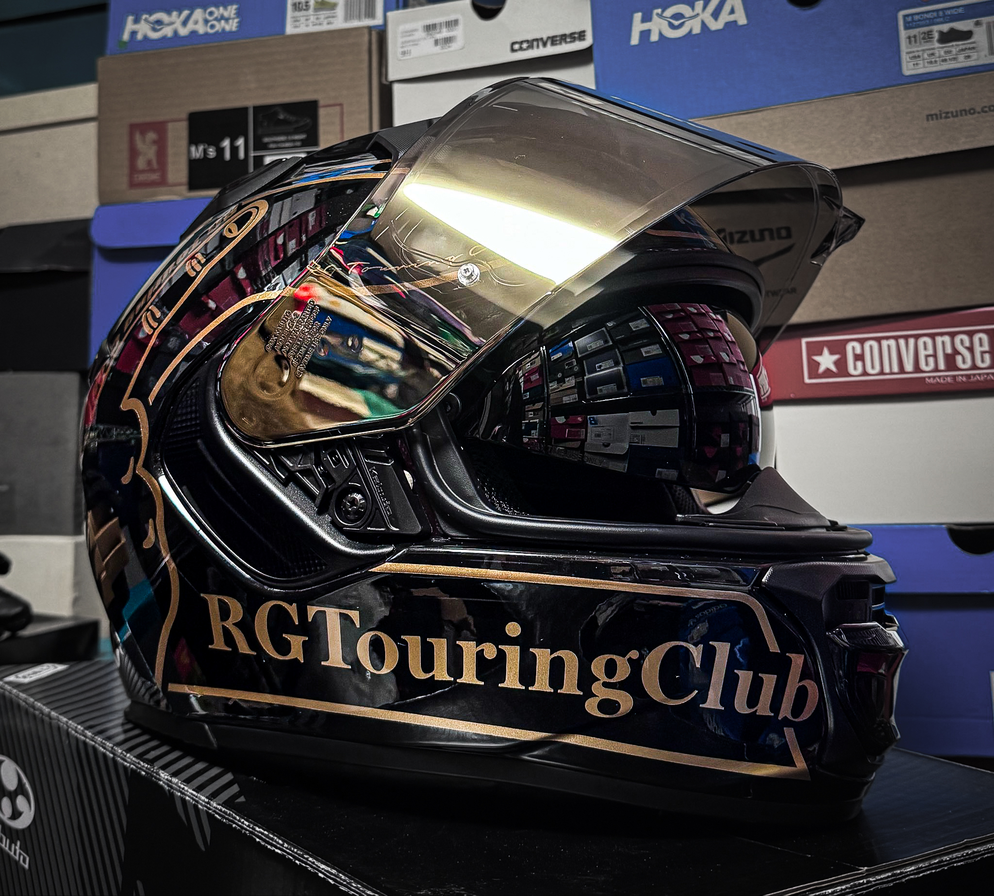 SHOEI X-12 エディ・ローソンのレプリカヘルメット。 色数も少なくて