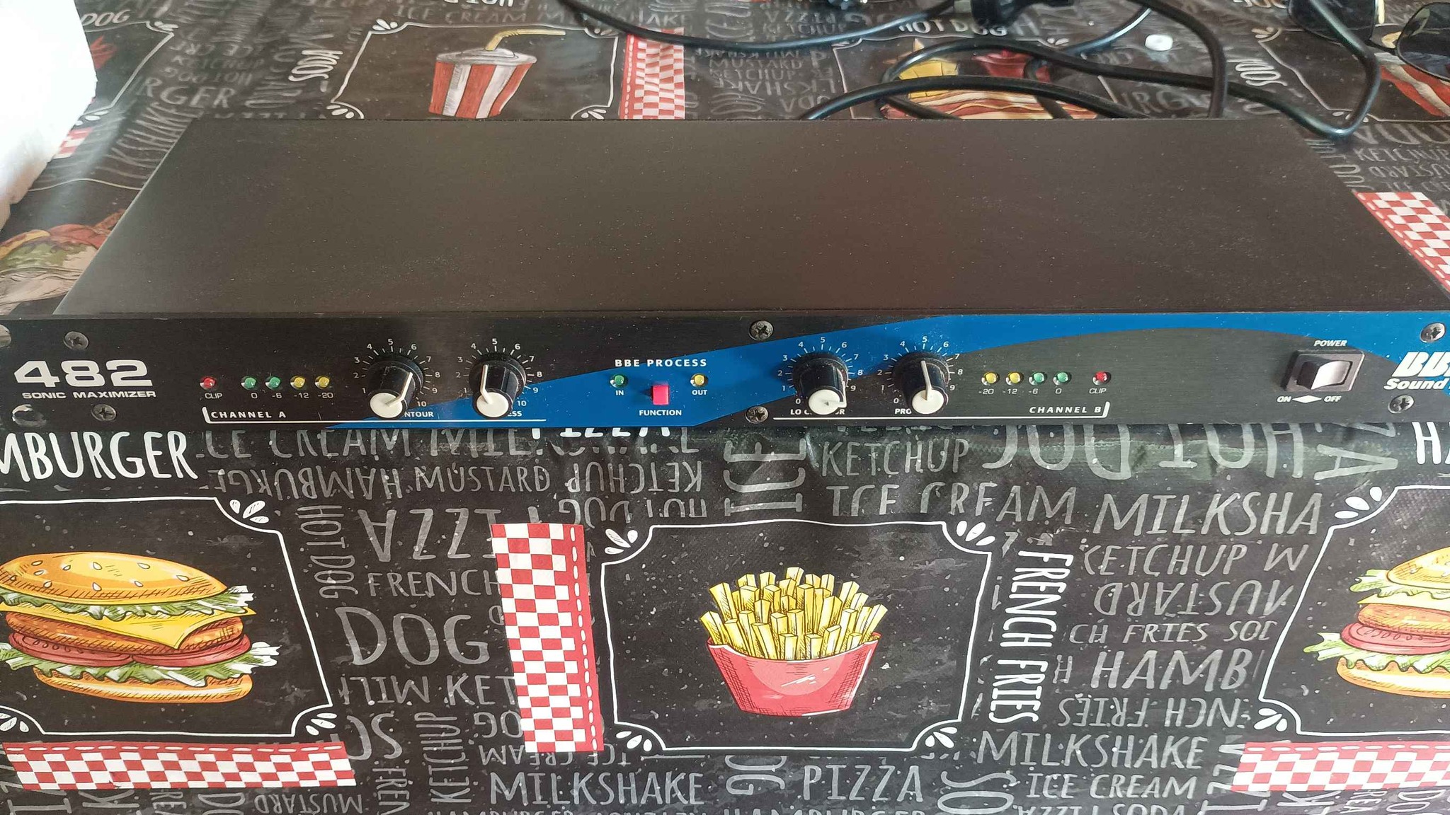 BBE 482i Sonic Maximizer. Es un procesador de audio diseñado para