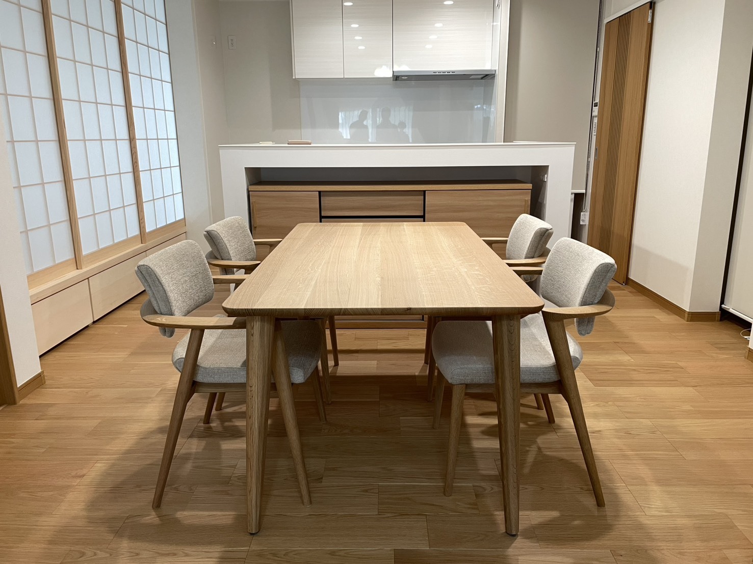 kitokiのdesk cabinet DK06が入荷してきました。 天然木無垢材の質感を