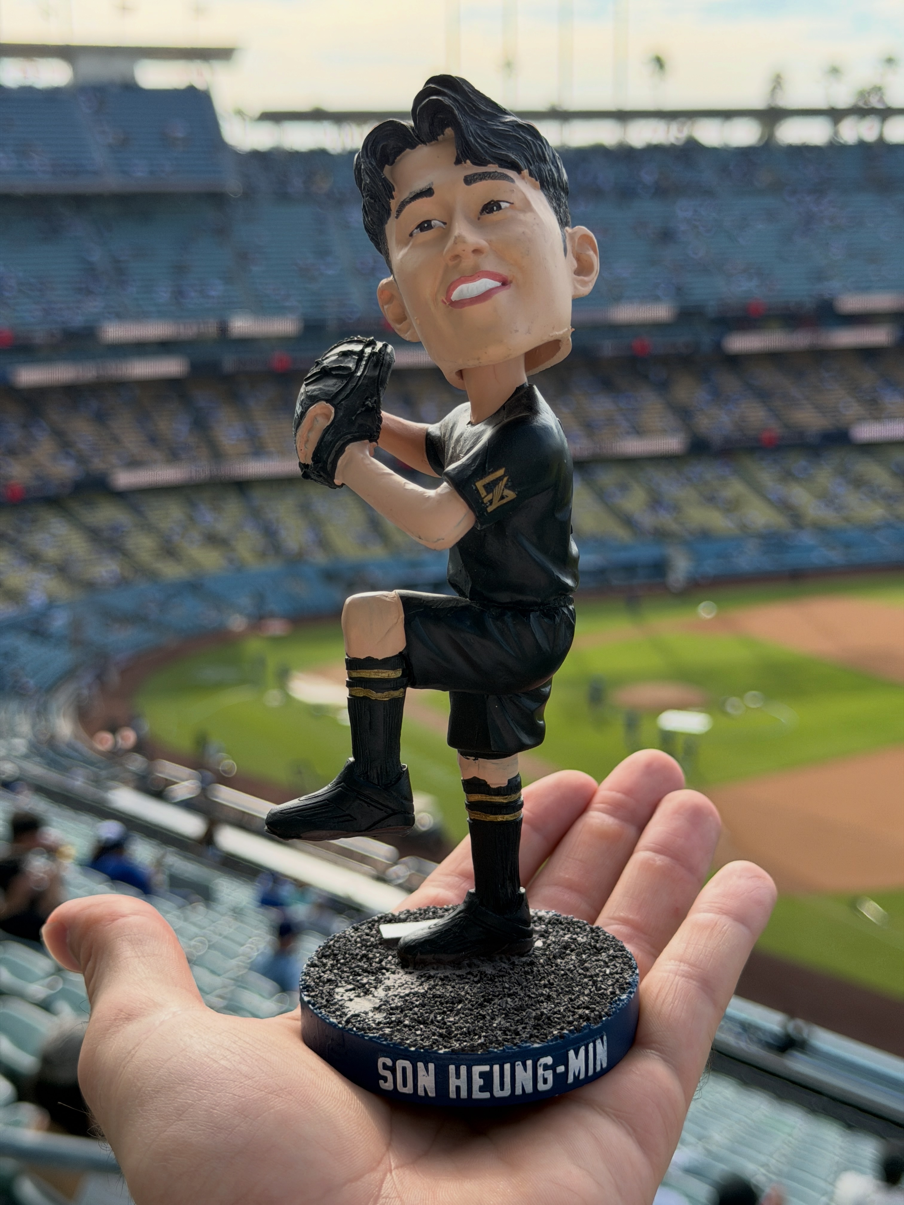 LA showed up for Sonny bobblehead night 🏟️
