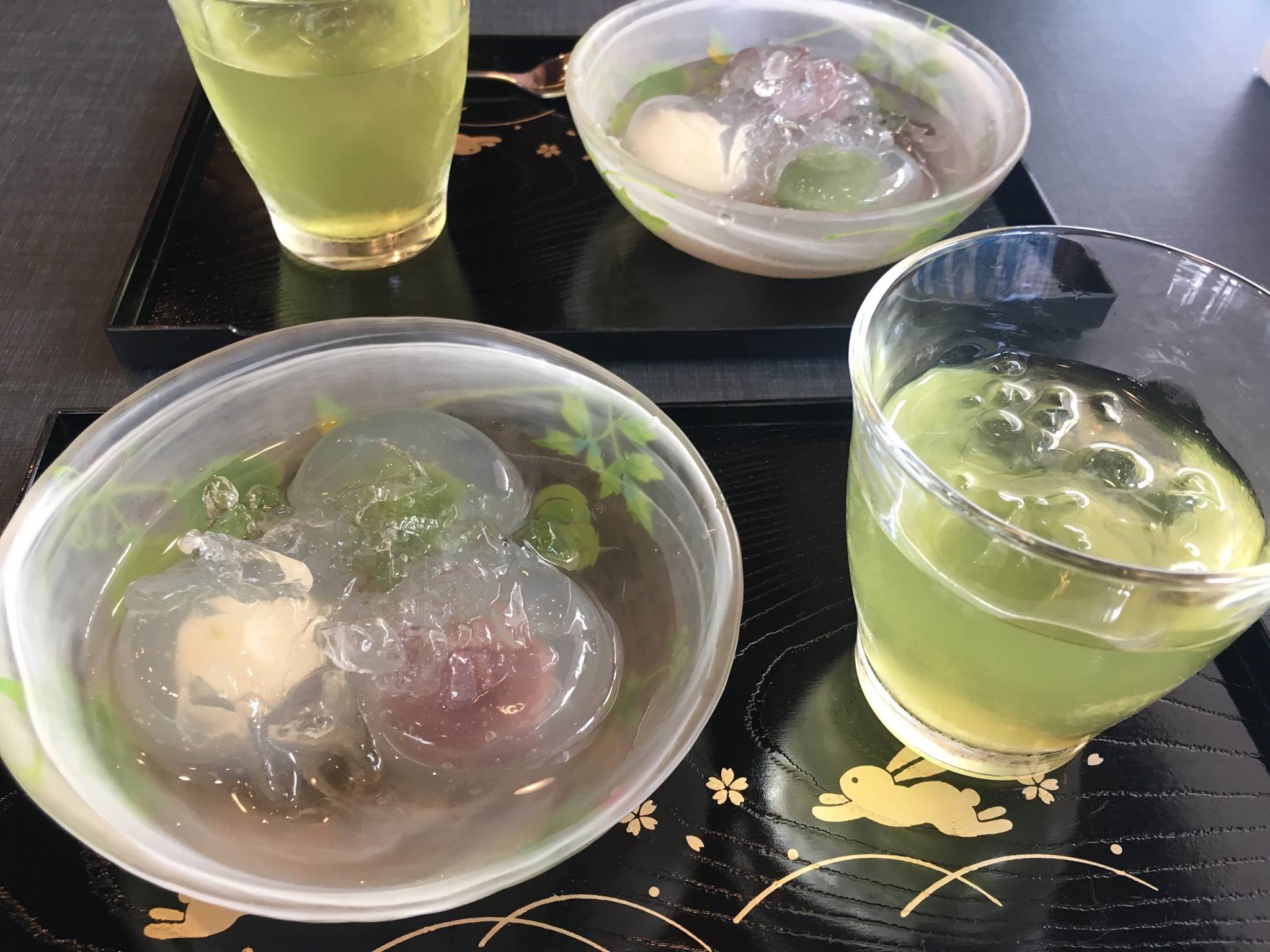水まんじゅう (Mizumanjuu) is a soft, jelly-like Japanese sweet