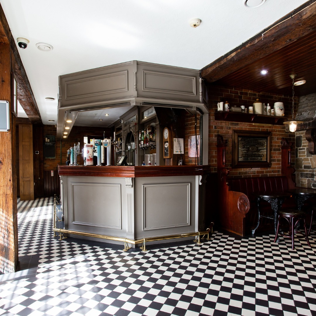 Live music is back in the Parlour Bar... - The Ivanhoe Hotel | Facebook