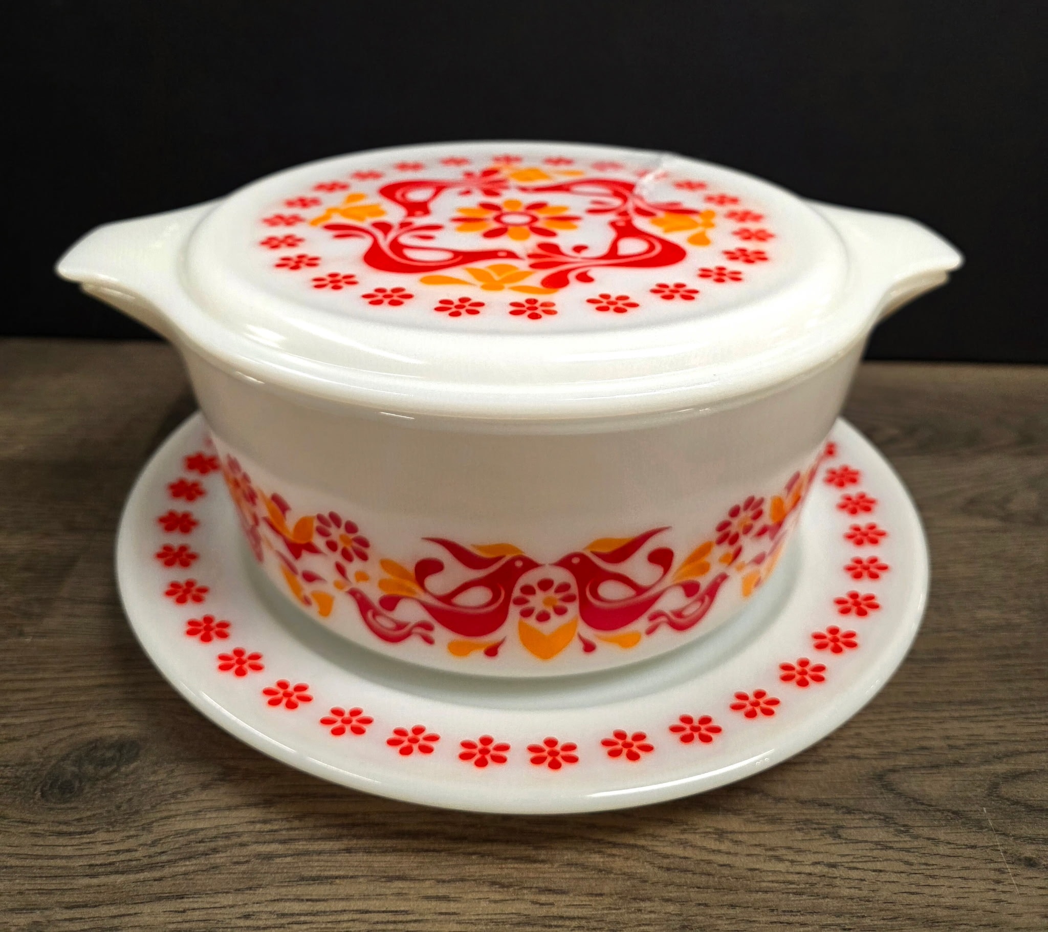 Pyrex Friendship Penn Dutch Promo 1970 - 1971 casserole with lid