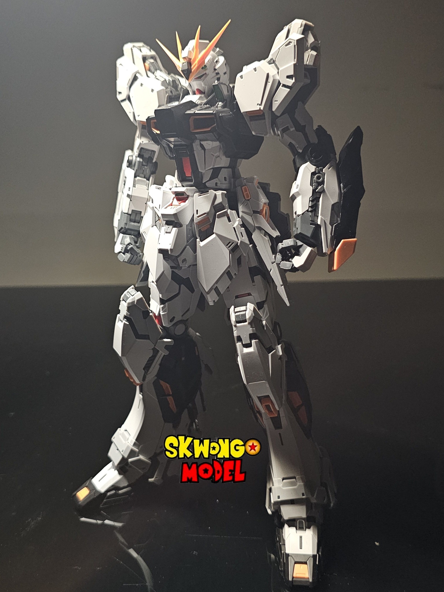 人生中第一支MG 1/100 RX-93 NU GUNDAM 其實一直都蠻想要的可惜之前財