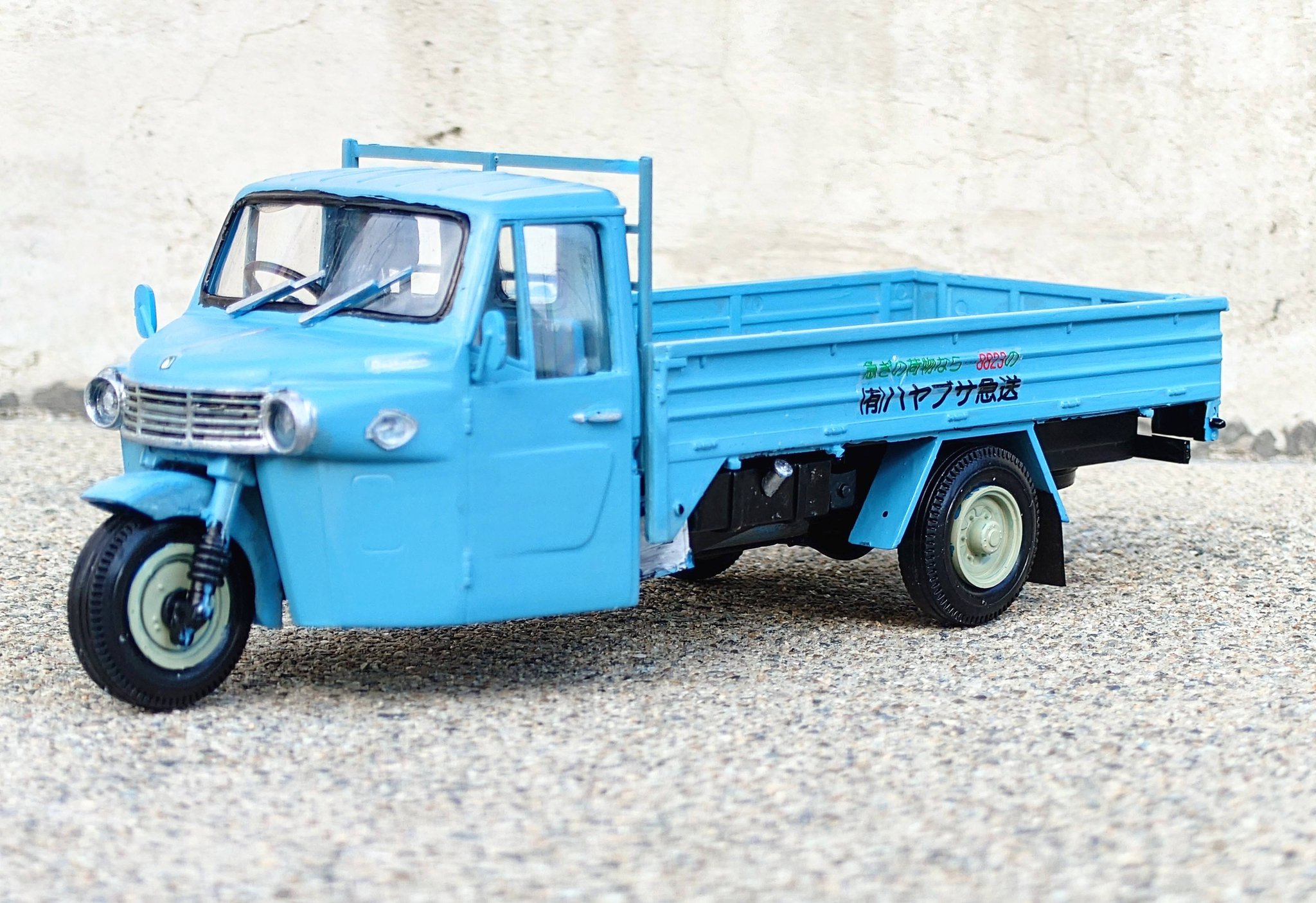 楽プラ アオシマ製 1／32 日野デュトロ搬送車仕様 今回は、荷台の前