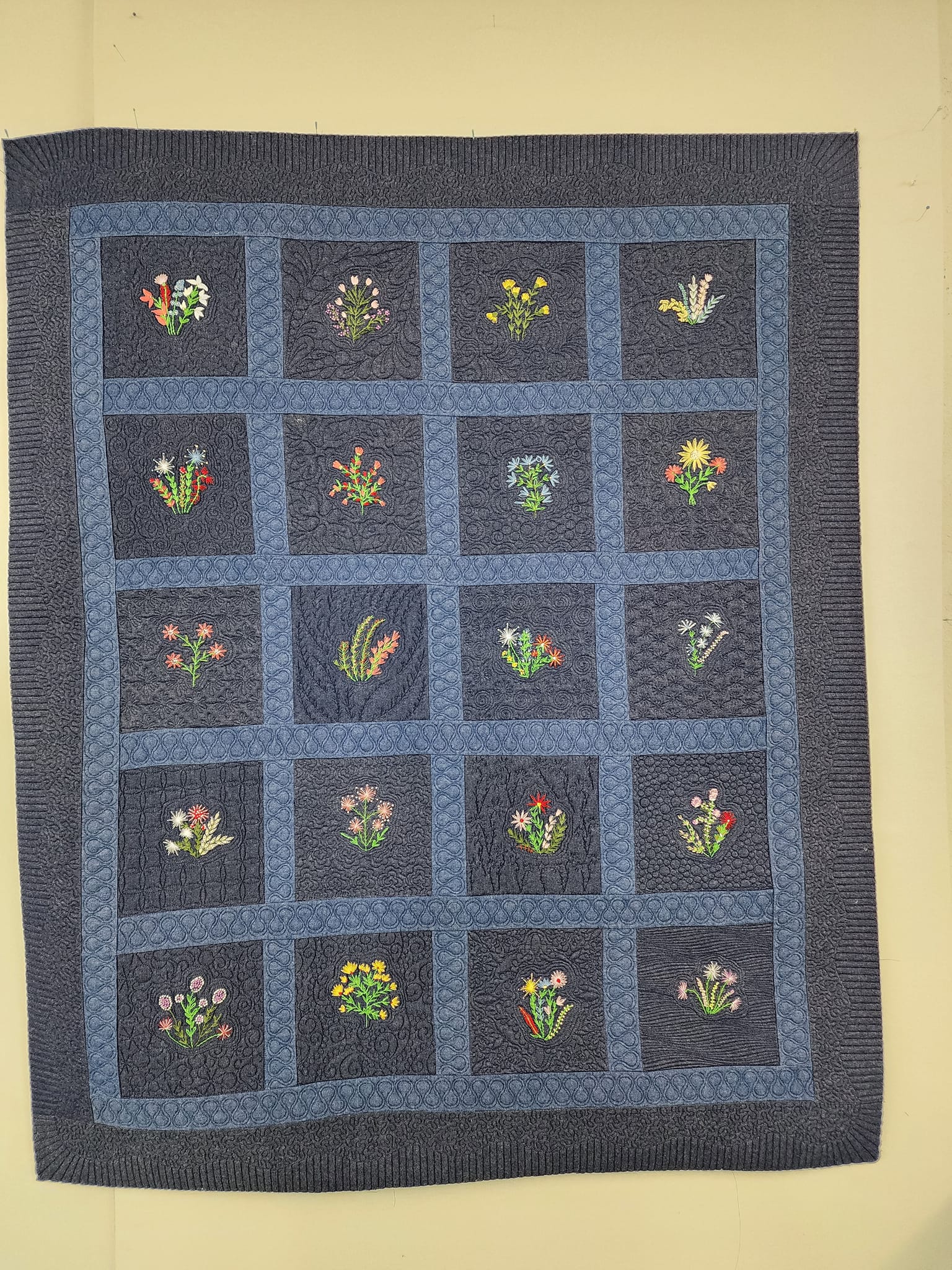 Finishing a 1930s vintage quilt with hand embroidered blue bird blocks