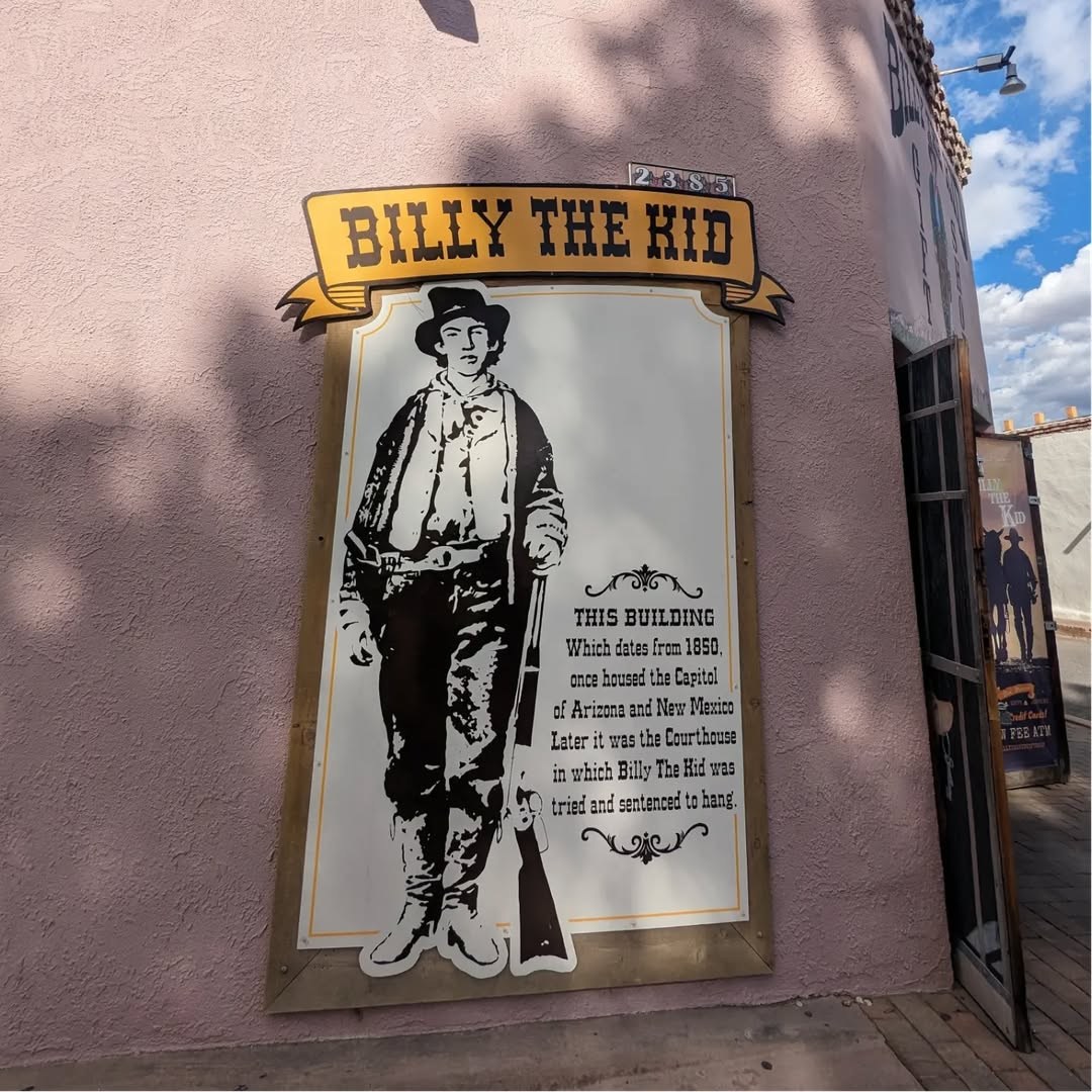 Billy The Kid 木製看板 アンティーク調 Explore Billy the Kid's history at Mesilla Plaza gift shop